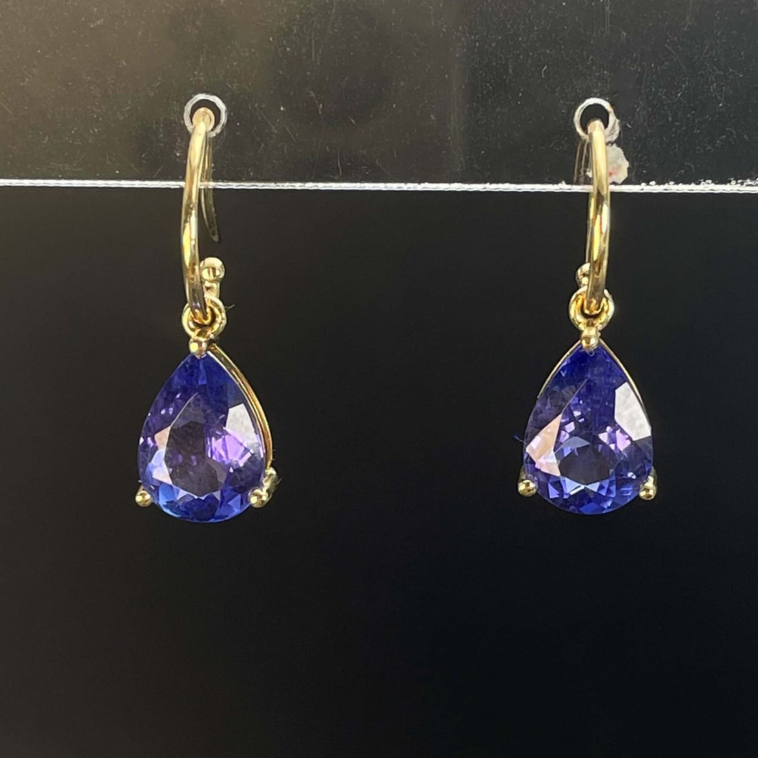 14k Gold 2 Ct Natural Tanzanite Earrings: Ref:230943064 // gold content:14k gold // main gemstone:tanzanite // shape:pear // carat weight:2ct // color:blue // treatment:natural // High Estimate: 3000Condition: NewLow Estimate: 2000