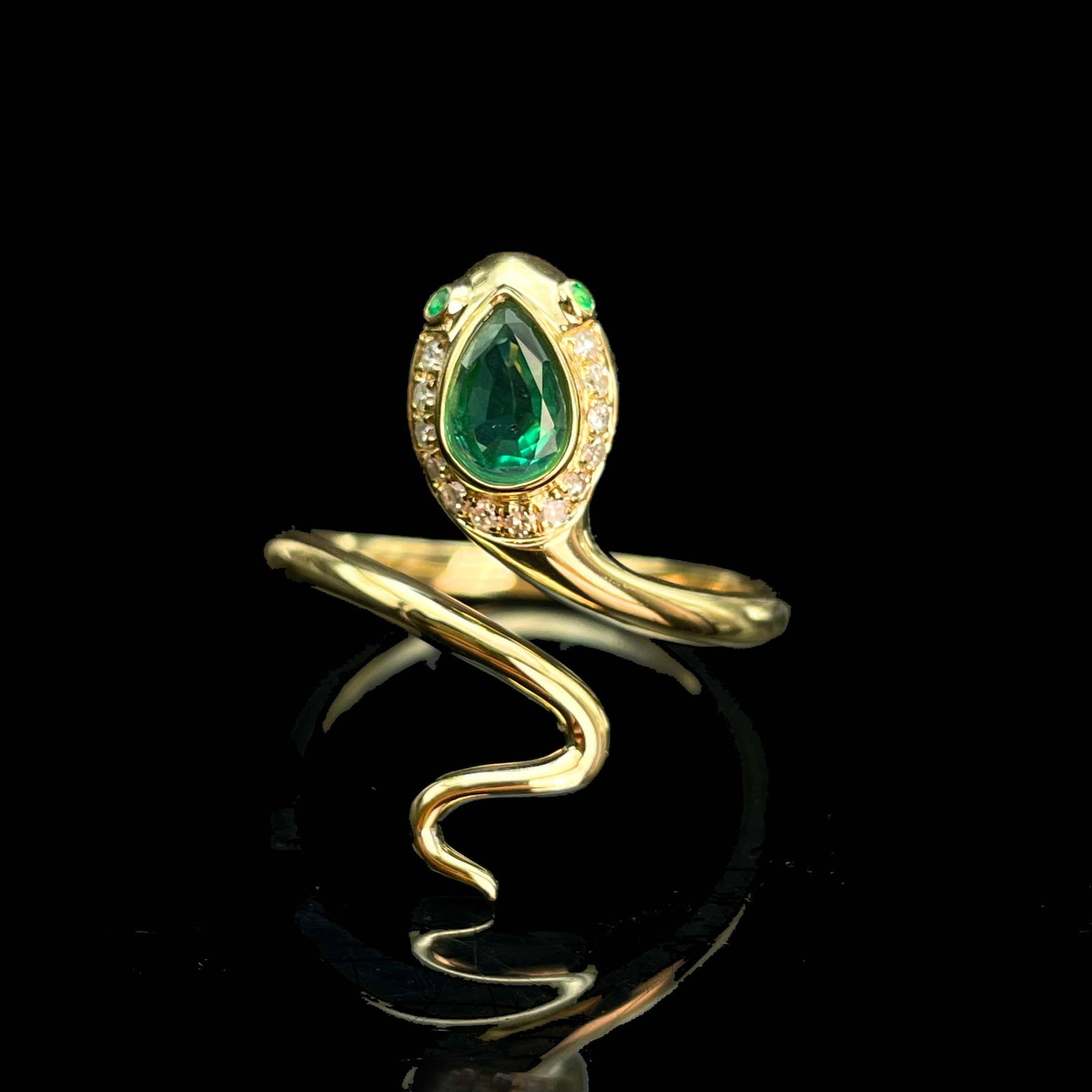 14k Gold 0.44 Ctw Natural Emerald & Diamond Ring: Ref:230943080 // gold content:14k gold // ring size:7. 25us // // main gemstone:emerald // shape:pear // carat weight:0. 35ct // color:green // treatment:natural // // adjacent gemstone 2 :