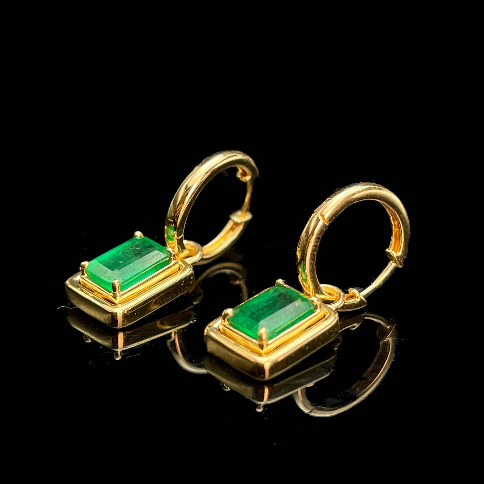 14k Gold 1.28 Ct Natural Emerald Earrings - 2