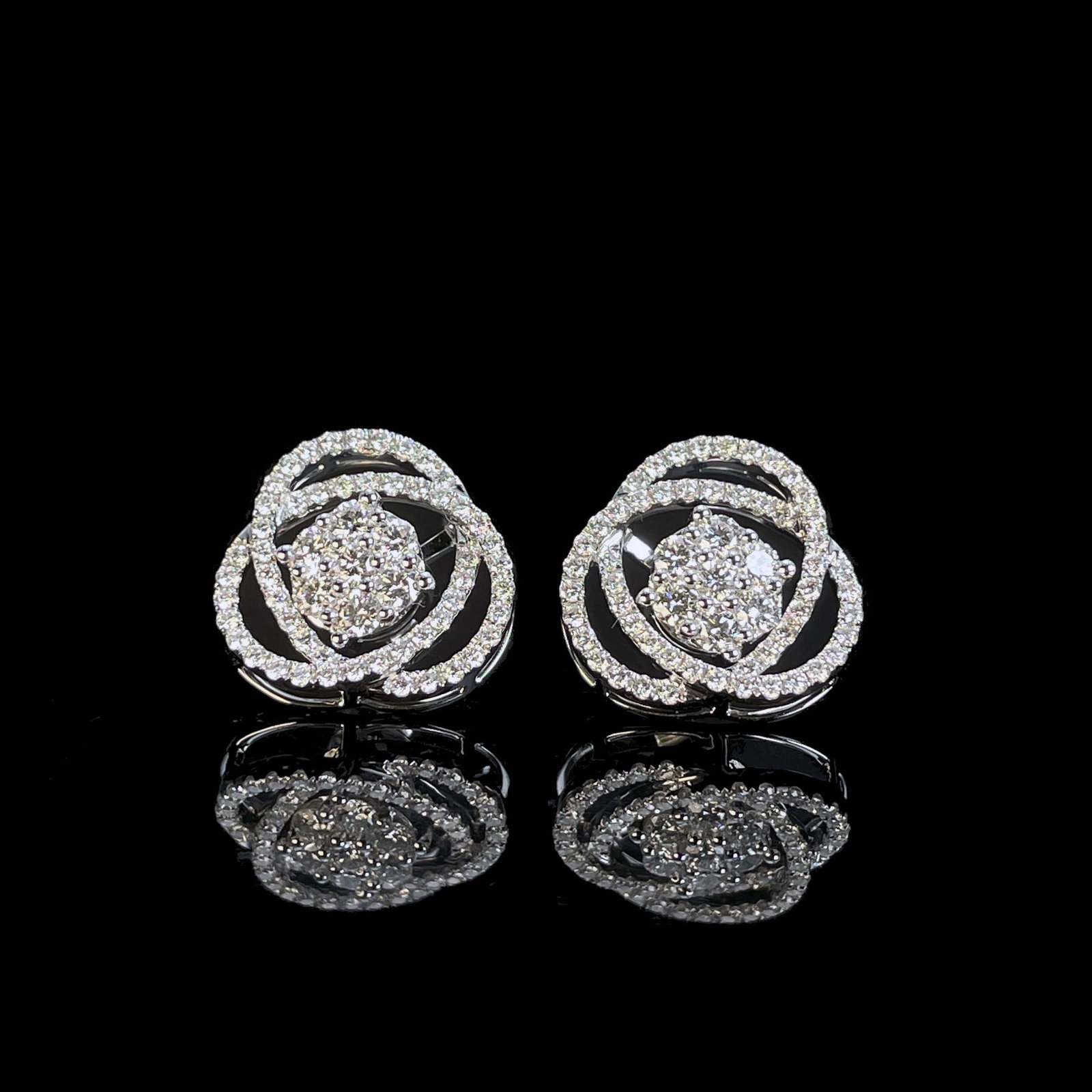 14k Gold 1 Ct Natural H Diamond Earrings: Ref:230943118 // gold content:14k gold // main gemstone:diamond // shape:round // carat weight:1ct // clarity grade:vs-si // color:h // treatment:natural // cut grade:g // Low Estimate: