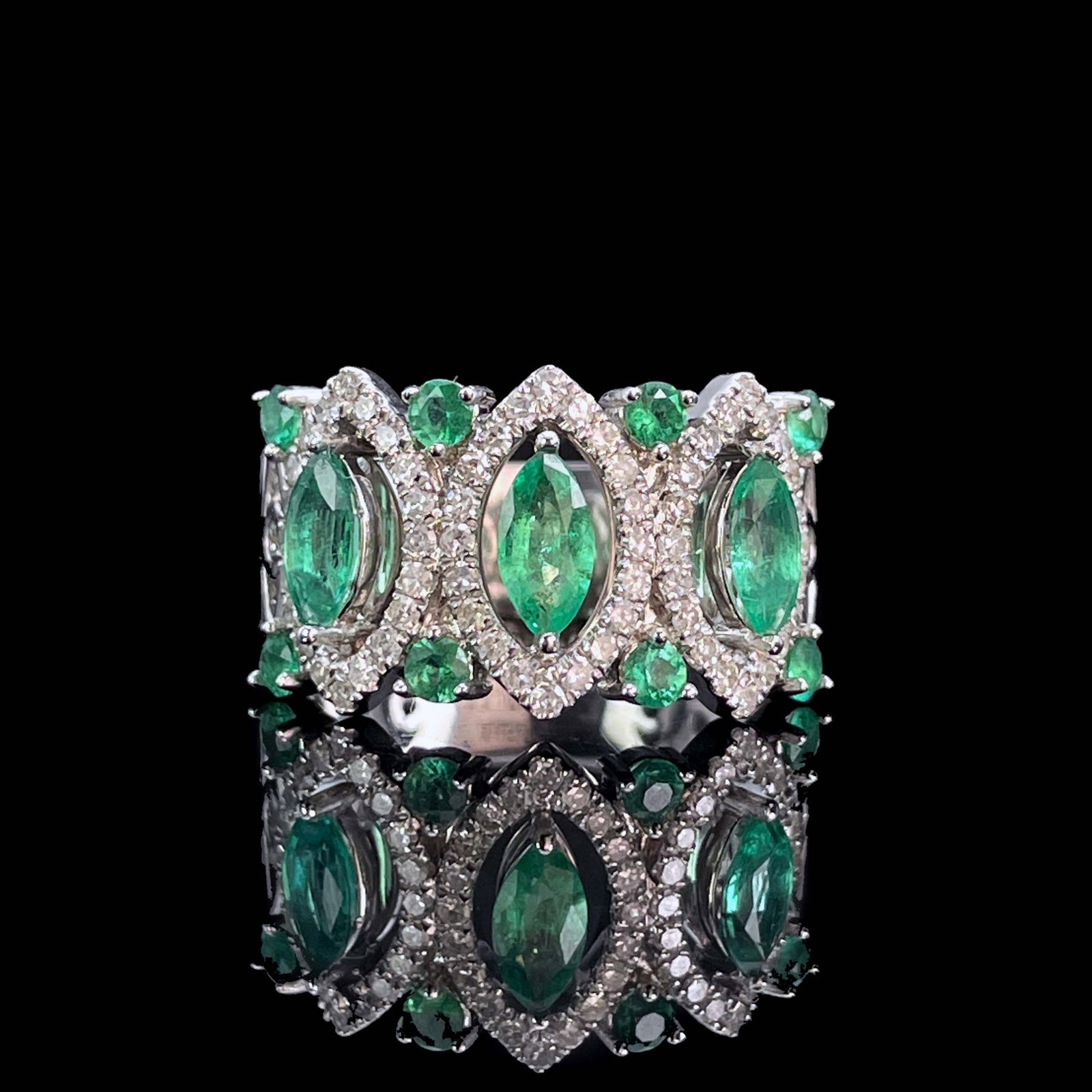 14k Gold 1.34 Ctw Natural Emerald & Diamond Ring: Ref:230943124 // gold content:14k gold // ring size:7. 25us // // main gemstone:emerald // shape:multiply // carat weight:1. 09ct // color:green // treatment:natural // // adjacent gemstone 2 :