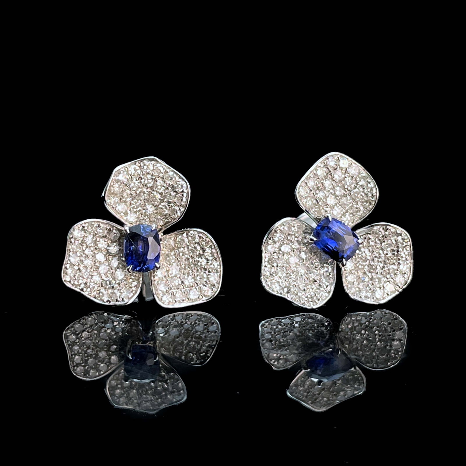 14k Gold 1.26 Ctw Natural Sapphire & Diamond & Flowers Earrings: Ref:230943140 // gold content:14k gold // main gemstone:sapphire // shape:cushion // carat weight:0. 51ct // color:royal blue // treatment:natural // // adjacent gemstone 2 : diamond // shape:round