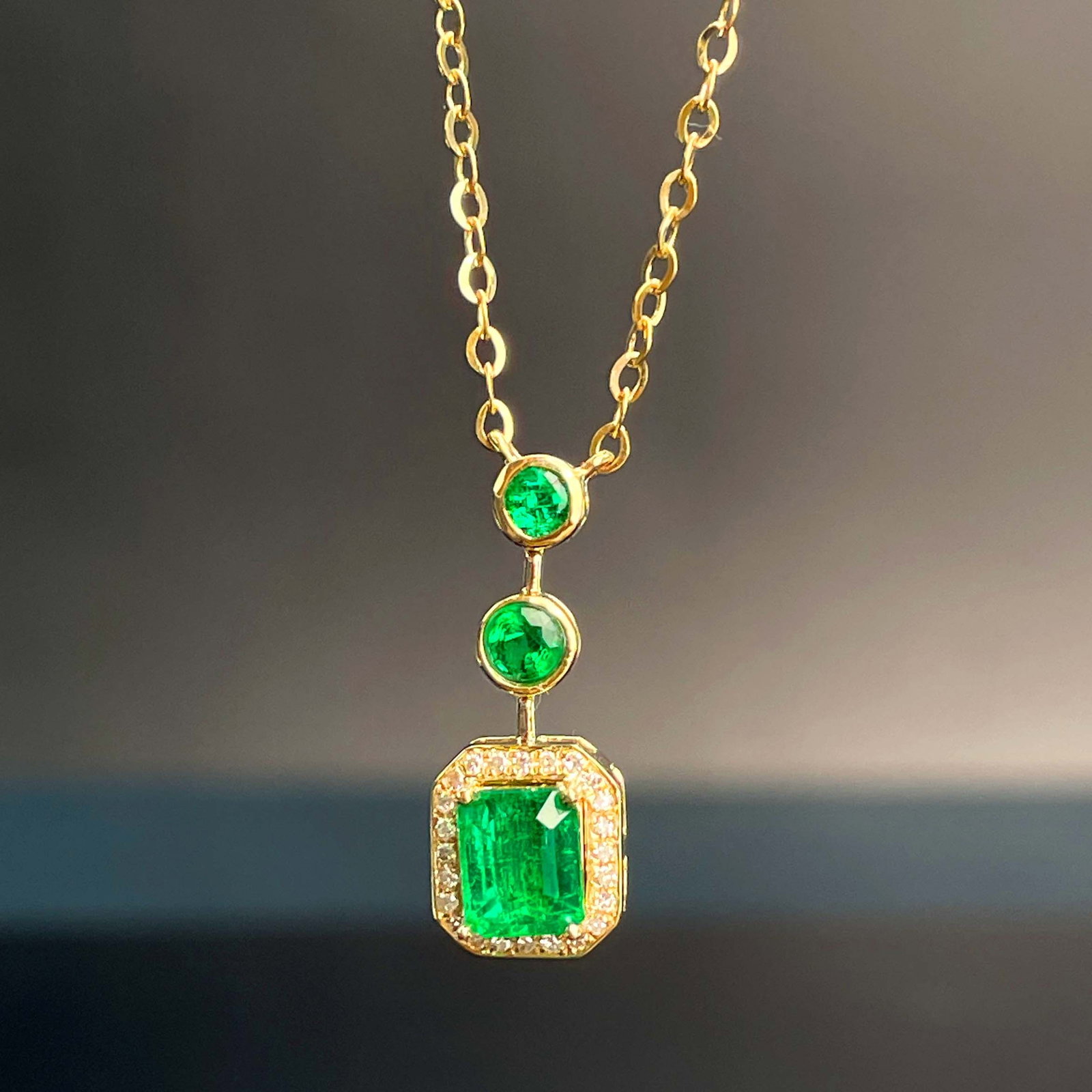 14k Gold 0.66 Ctw Vivid Green Natural Emerald & Diamond Necklace (1 of 7)