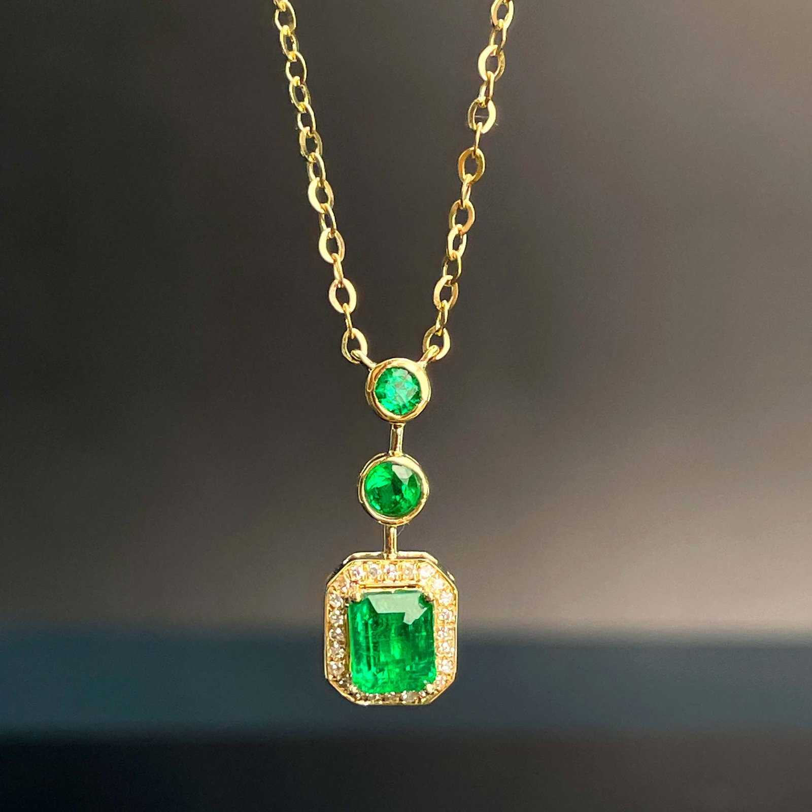 14k Gold 0.66 Ctw Vivid Green Natural Emerald & Diamond Necklace - 2