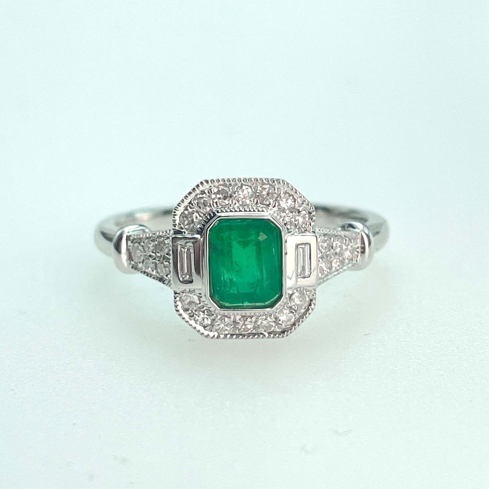 14k Gold 0.84 Ctw Natural Emerald & Diamond Ring - 2