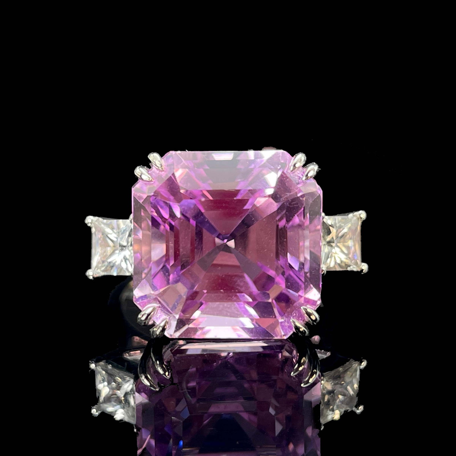14k Gold 11.3 Ct Natural Kunzite & Sapphire Ring: Ref:230943188 // gold content:14k gold // ring size:7. 25us // // main gemstone:kunzite // shape:octagonal // carat weight:11. 3ct // color:purple // treatment:natural // // adjacent gemstone 2 :