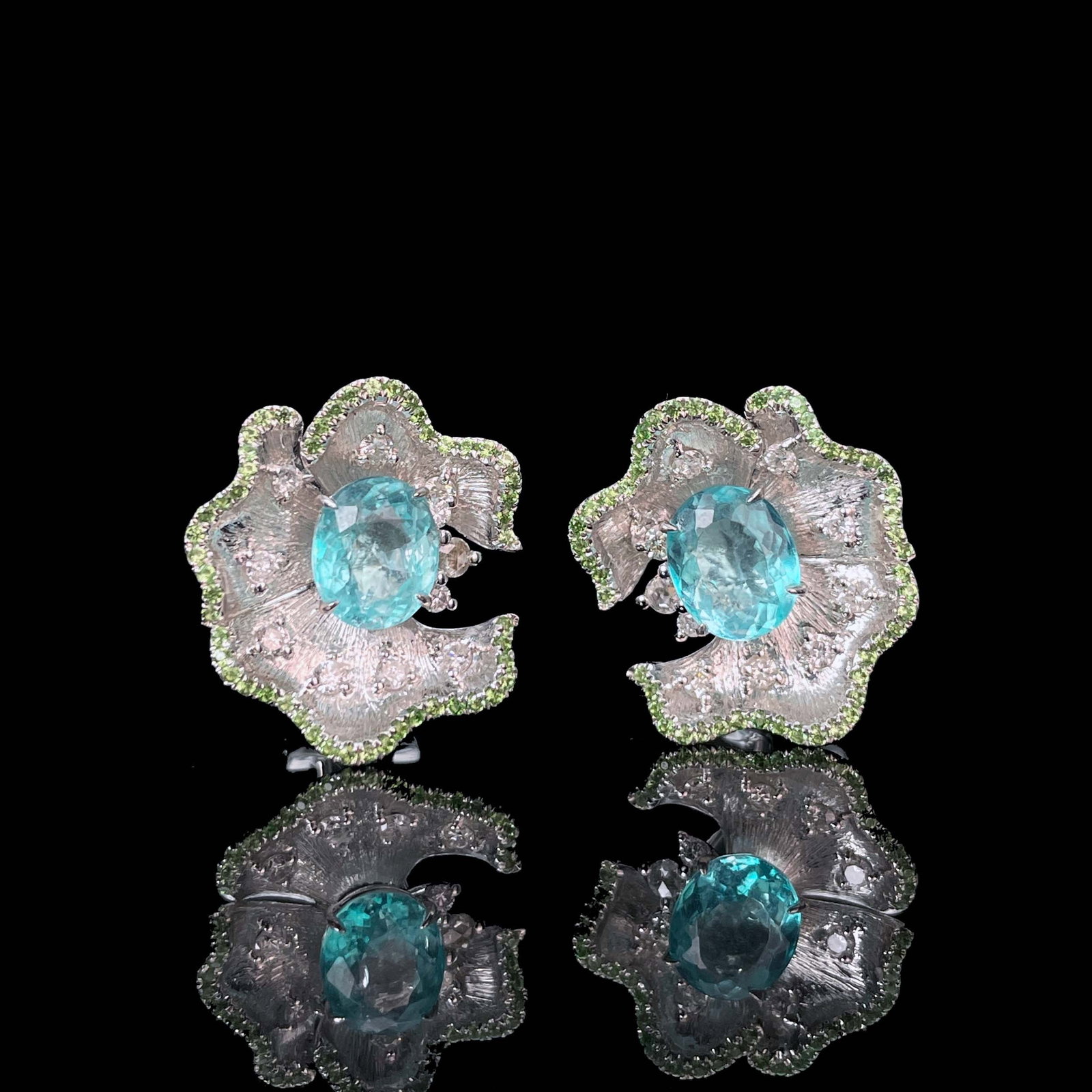 14k Gold 2.50 Ctw Natural Paraiba Tourmaline & Diamond Earrings: Ref:230943214 // gold content:14k gold // main gemstone:paraiba tourmaline // shape:oval // carat weight:2. 26ct // color:blue // treatment:natural // // adjacent gemstone 2 : diamond // shape:round /