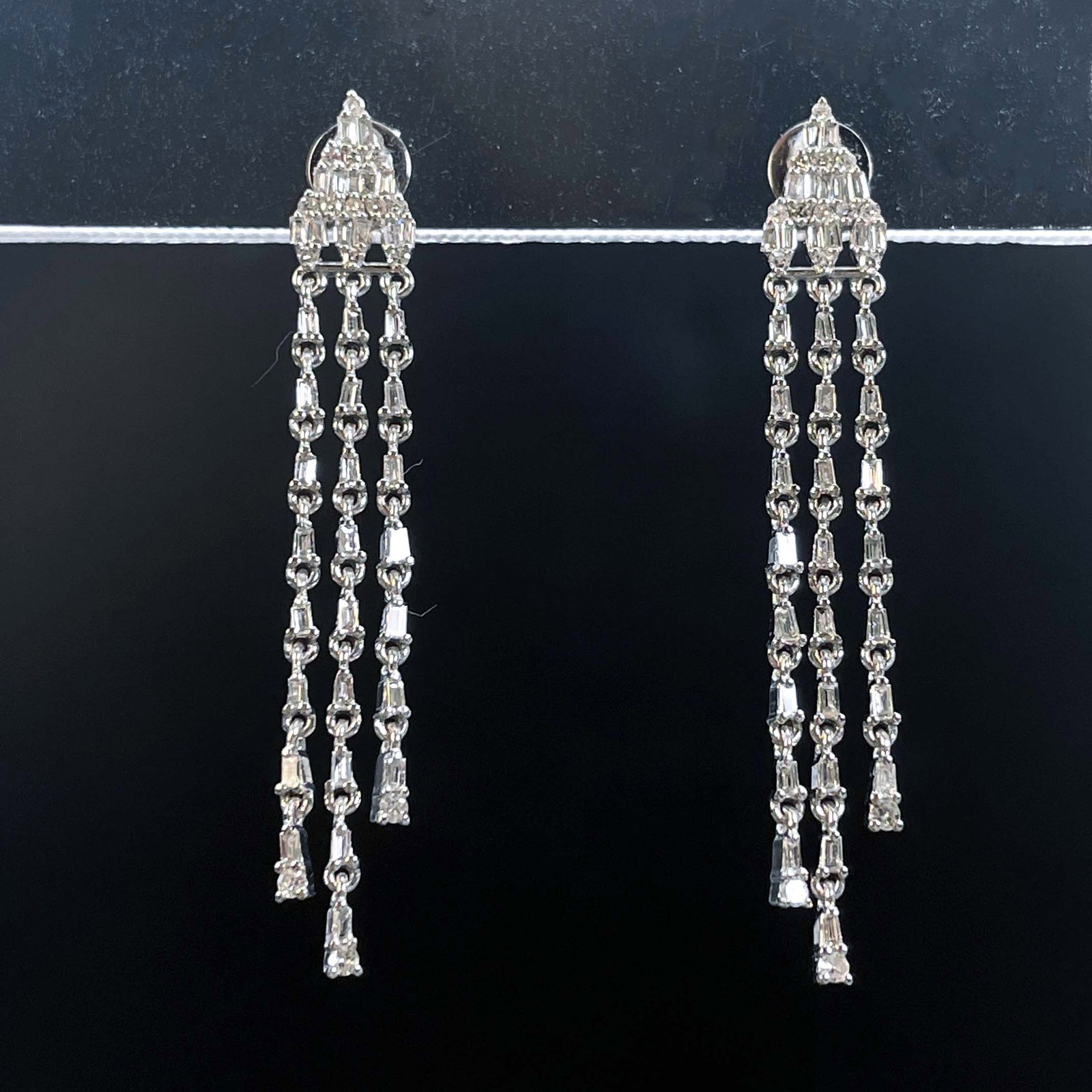 14k Gold 0.5 Ct Natural H Diamond Earrings: Ref:230943219 // gold content:14k gold // main gemstone:diamond // shape:multiply // carat weight:0. 5ct // clarity grade:vs-si // color:h // treatment:natural // High Estimate: 4300Condition: