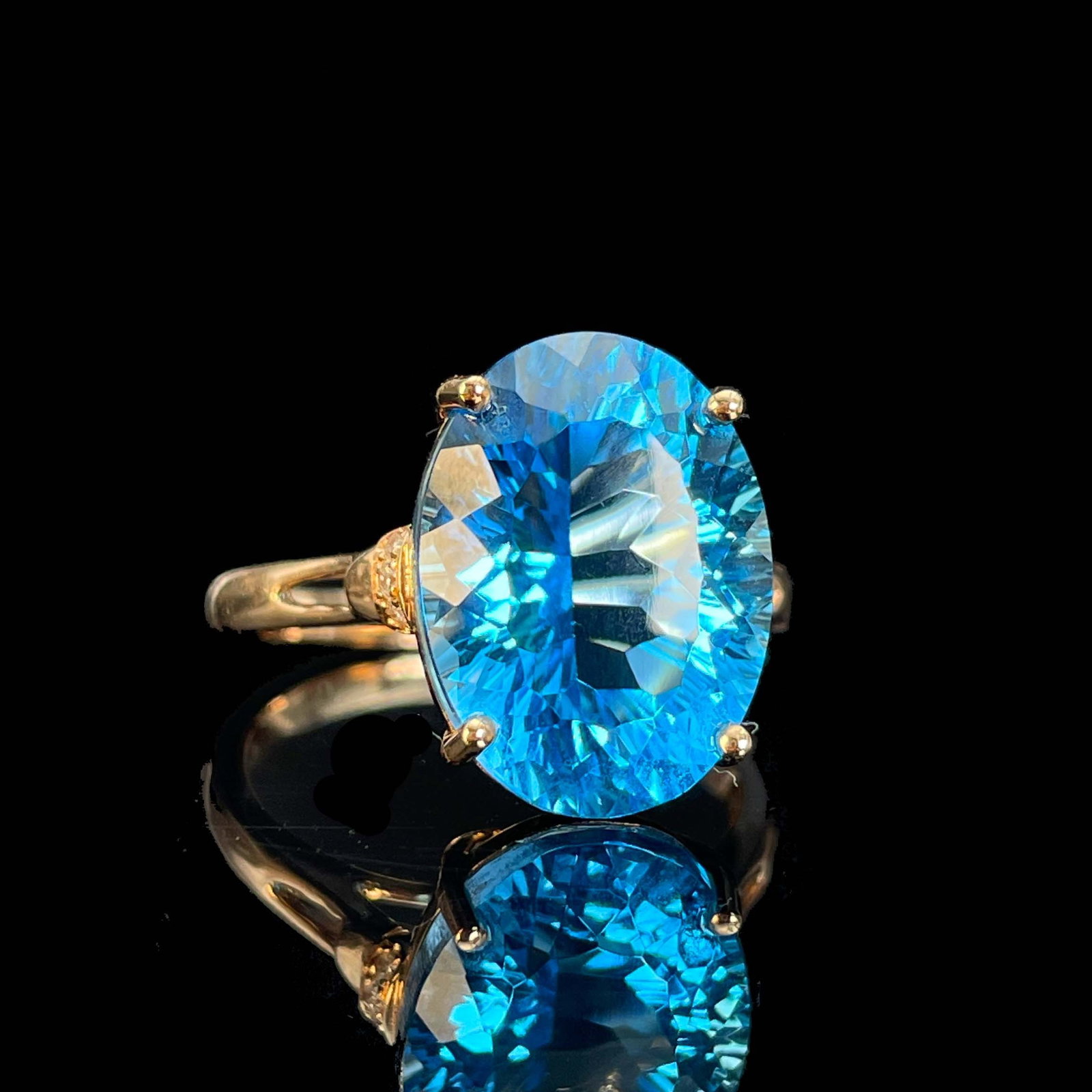 14k Gold 10.40 Ct Natural Topaz & Diamond Ring - 2