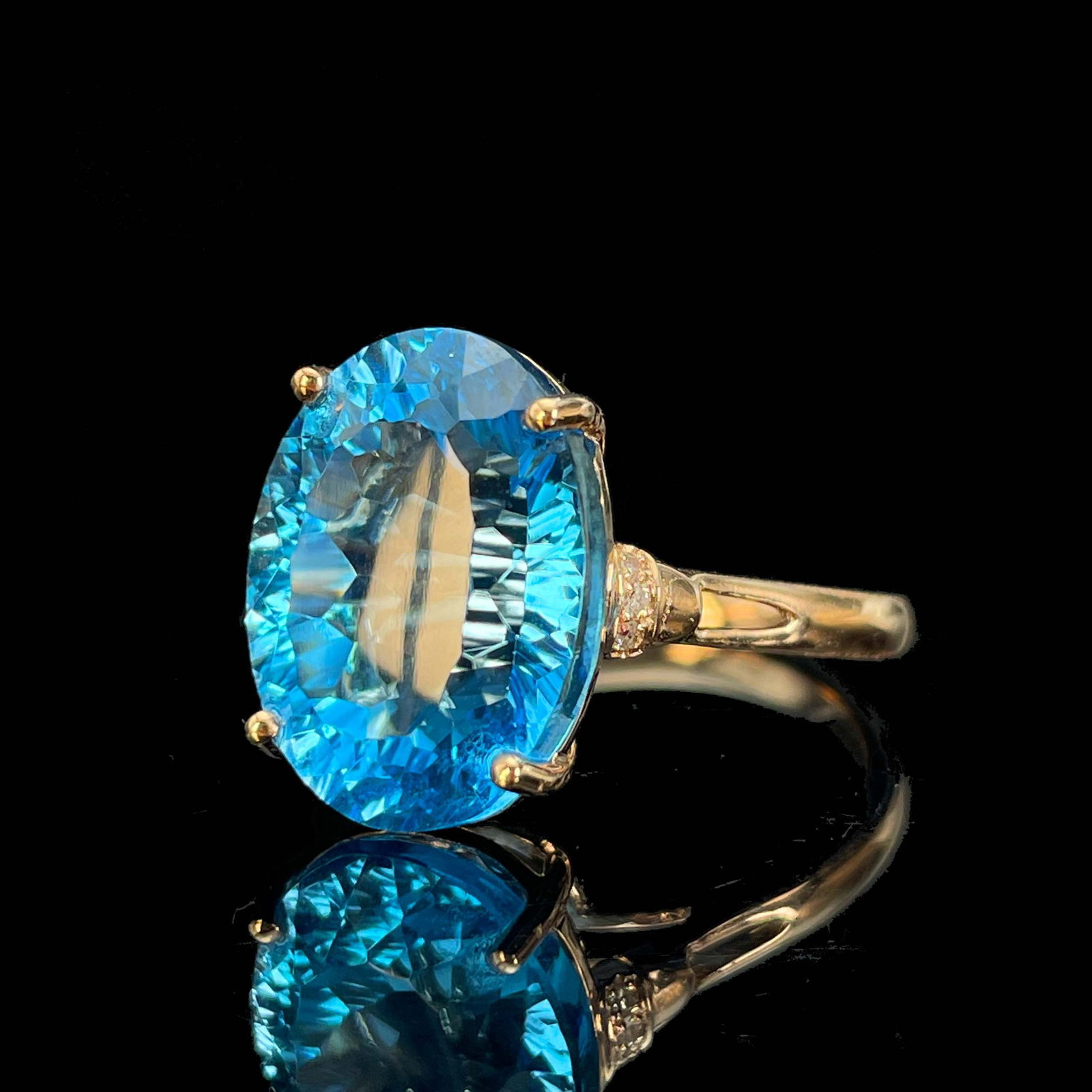 14k Gold 10.40 Ct Natural Topaz & Diamond Ring - 3