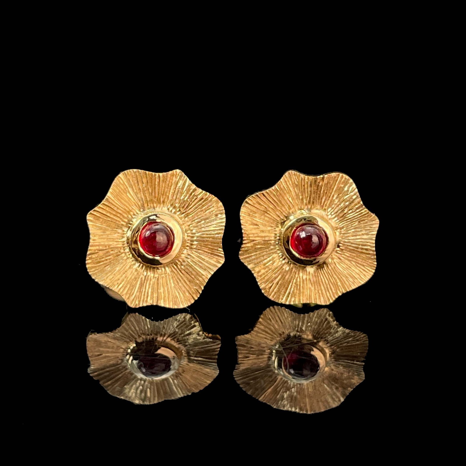14k Gold 0.22 Ct Vivid Red Natural Ruby Earrings: Ref:230943290 // gold content:14k gold // main gemstone:ruby // shape:round // carat weight:0. 22ct // color:vivid red // treatment:natural // cut grade:g // Low Estimate: 1500Condition: NewHigh