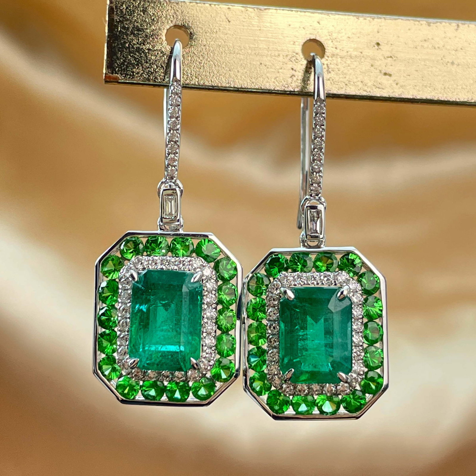 14k Gold 2.1 Ct Natural Emerald & Diamond Earrings: Ref:230943305 // gold content:14k gold // main gemstone:emerald // shape:octagonal // carat weight:2. 1ct // color:green // treatment:natural // // adjacent gemstone 2 : diamond // shape:round // clar