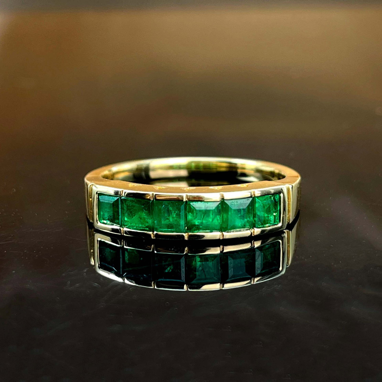 14k Gold 0.8 Ct Vivid Green Natural Emerald Ring - 2