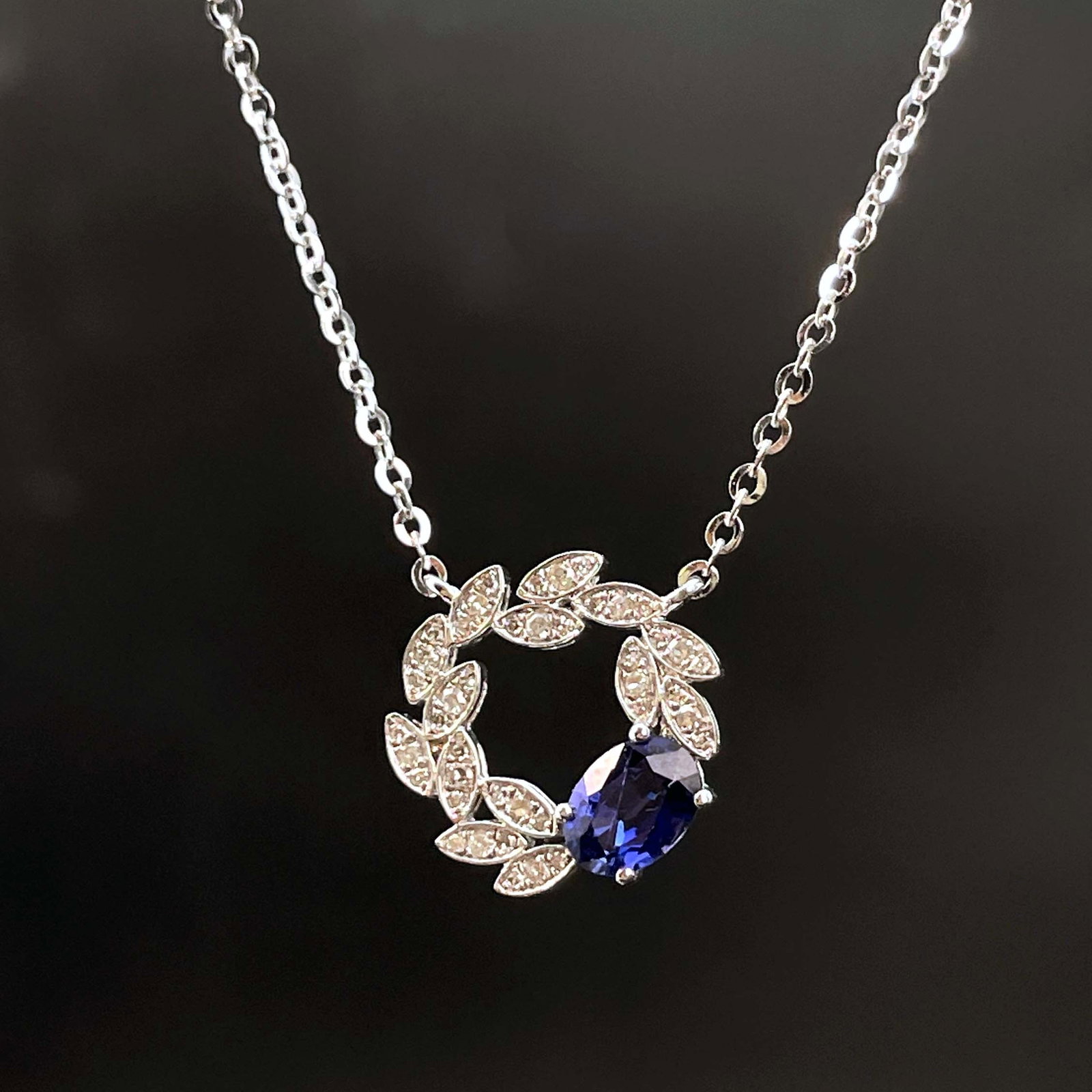 14k Gold 0.78 Ctw Natural Sapphire & Diamond Necklace: Ref:230943329 // gold content:14k gold // main gemstone:sapphire // shape:oval // carat weight:0. 66ct // color:blue // treatment:natural // // adjacent gemstone 2 : diamond // number of stones:42