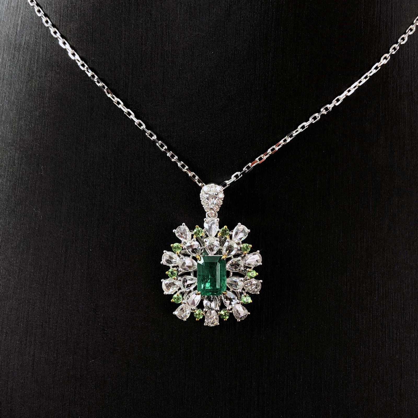 14k Gold 1.08 Ctw Vivid Green Natural Emerald & Diamond Pendant( Without Chain ) - 7