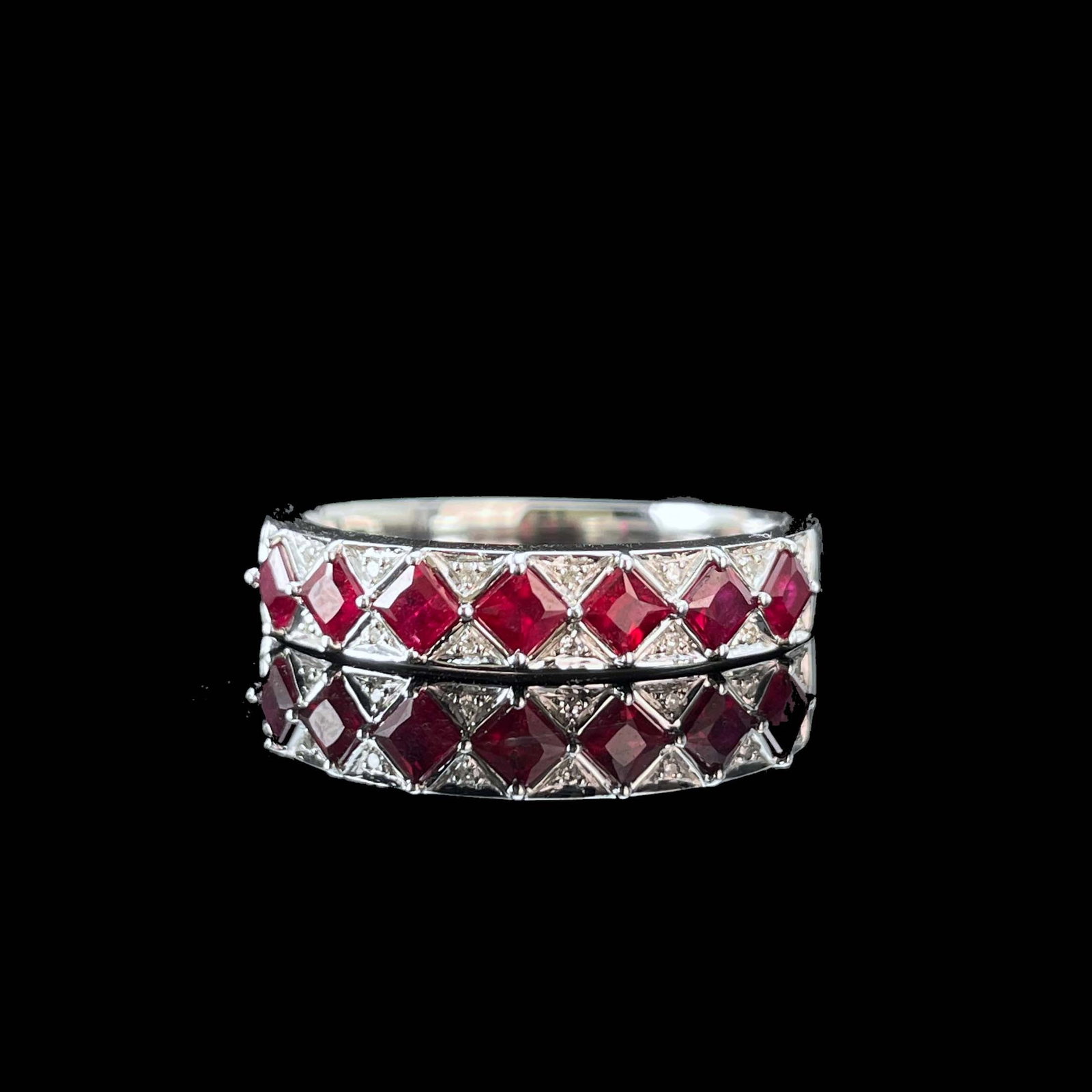14k Gold 0.83 Ctw Natural Ruby & Diamond Ring: Ref:230943433 // gold content:14k gold // ring size:7. 25us // // main gemstone:ruby // shape:princess // carat weight:0. 8ct // color:red // treatment:natural // // adjacent gemstone 2 : diamond