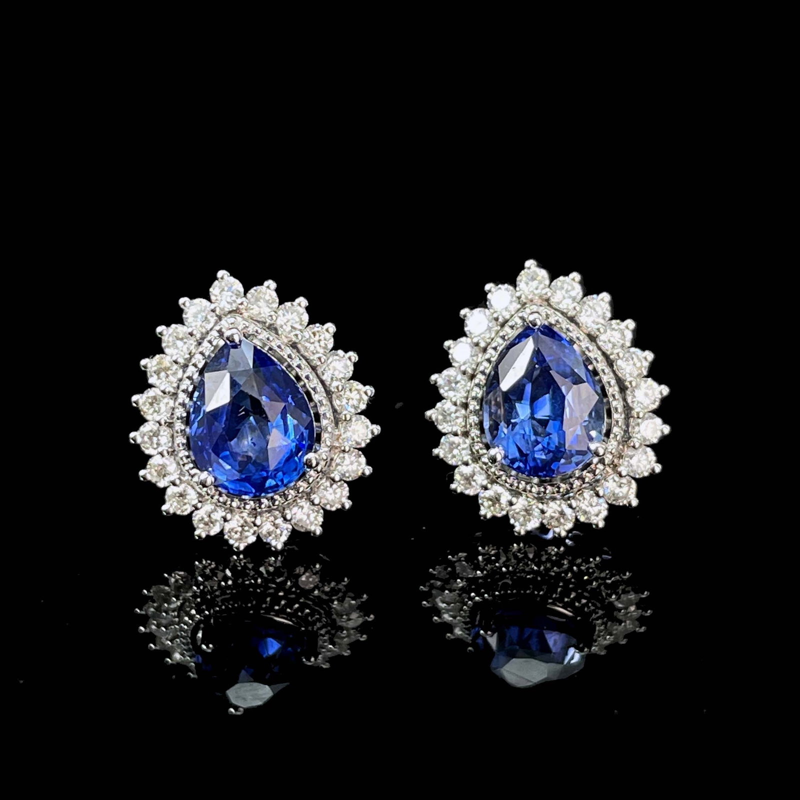 14k Gold 2.58 Ctw Natural Sapphire & Diamond Earrings: Ref:230943443 // gold content:14k gold // main gemstone:sapphire // shape:pear // carat weight:1. 92ct // color:cornflower blue // treatment:natural // // adjacent gemstone 2 : diamond //