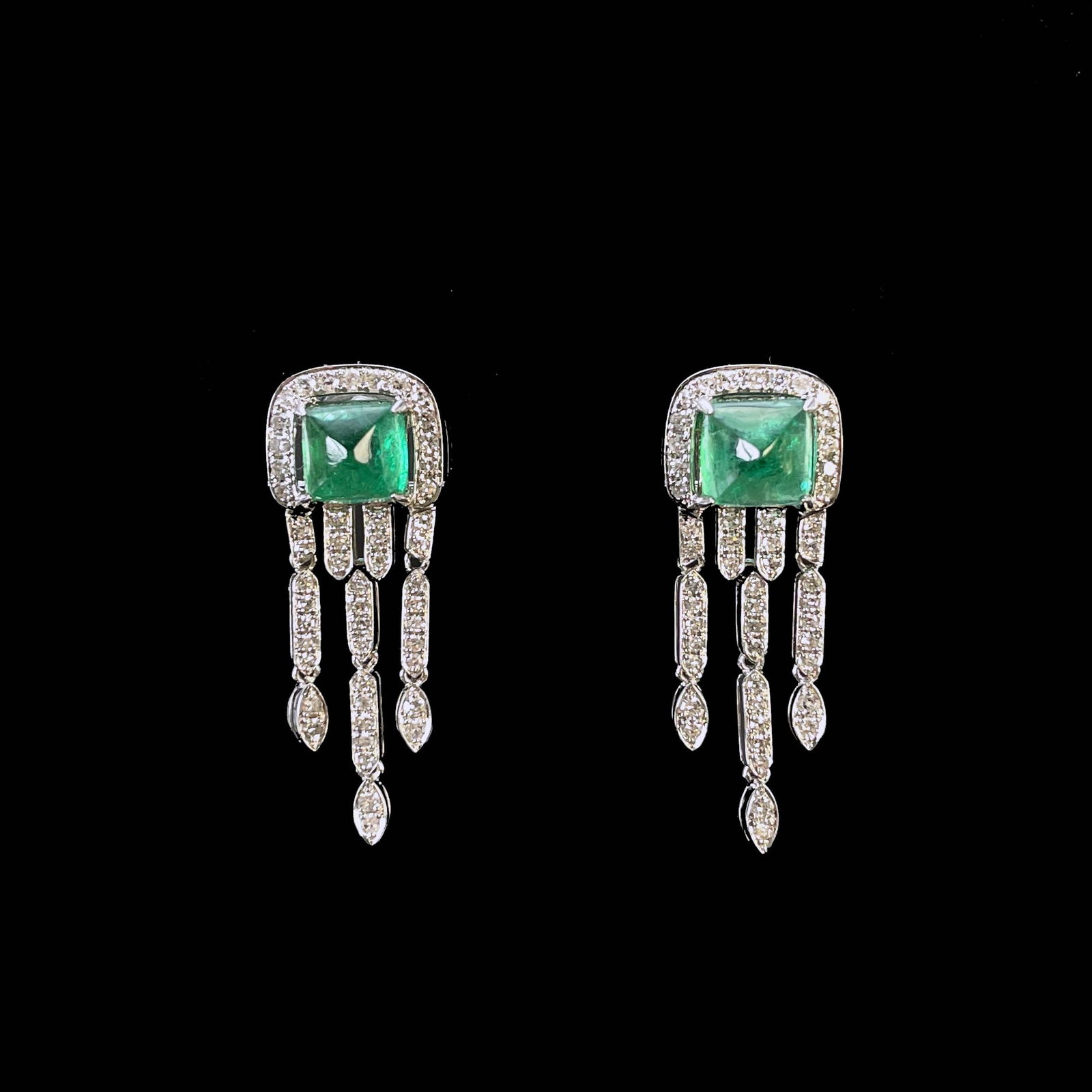 14k Gold 2.58 Ctw Natural Emerald & Diamond Earrings: Ref:230943462 // gold content:14k gold // main gemstone:emerald // shape:suger-loaf // carat weight:2. 15ct // color:green // treatment:natural // // adjacent gemstone 2 : diamond // shape:round //