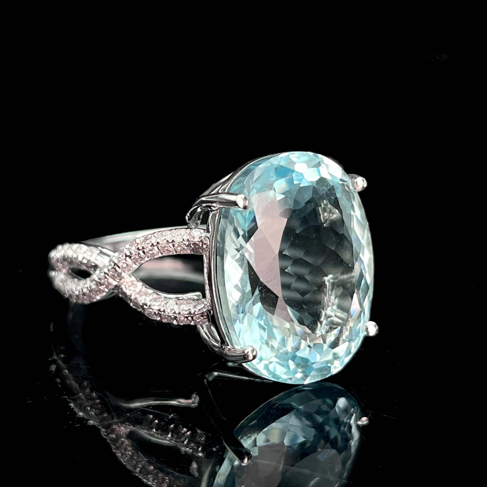 14k Gold 10.0 Ctw Natural Aquamarine & Diamond Ring - 2