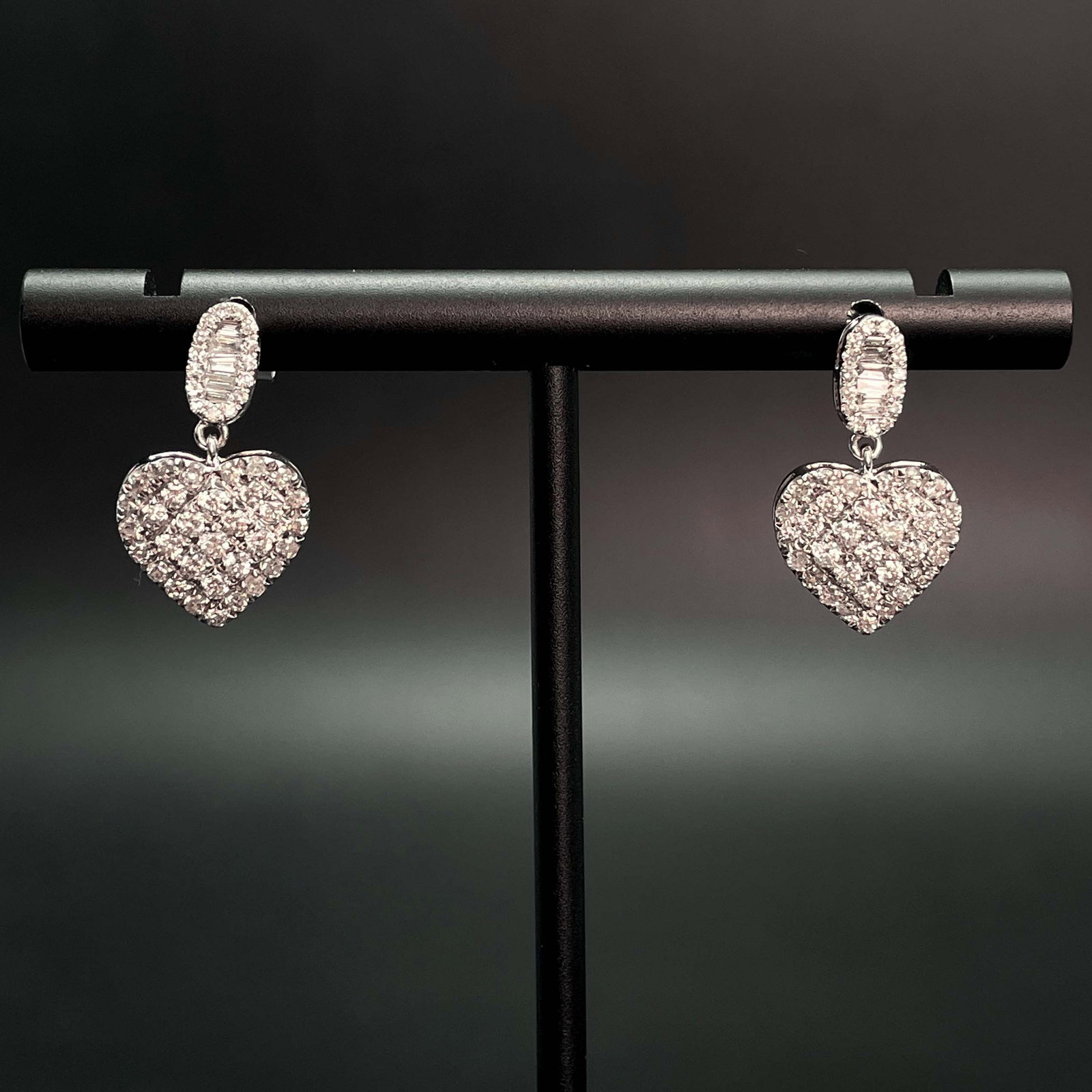 14k Gold 1 Ct Natural H Diamond Earrings: Ref:230943481 // gold content:14k gold // main gemstone:diamond // shape:multiply // carat weight:1ct // clarity grade:vs-si // color:h // treatment:natural // Low Estimate: 3700Condition: NewHigh