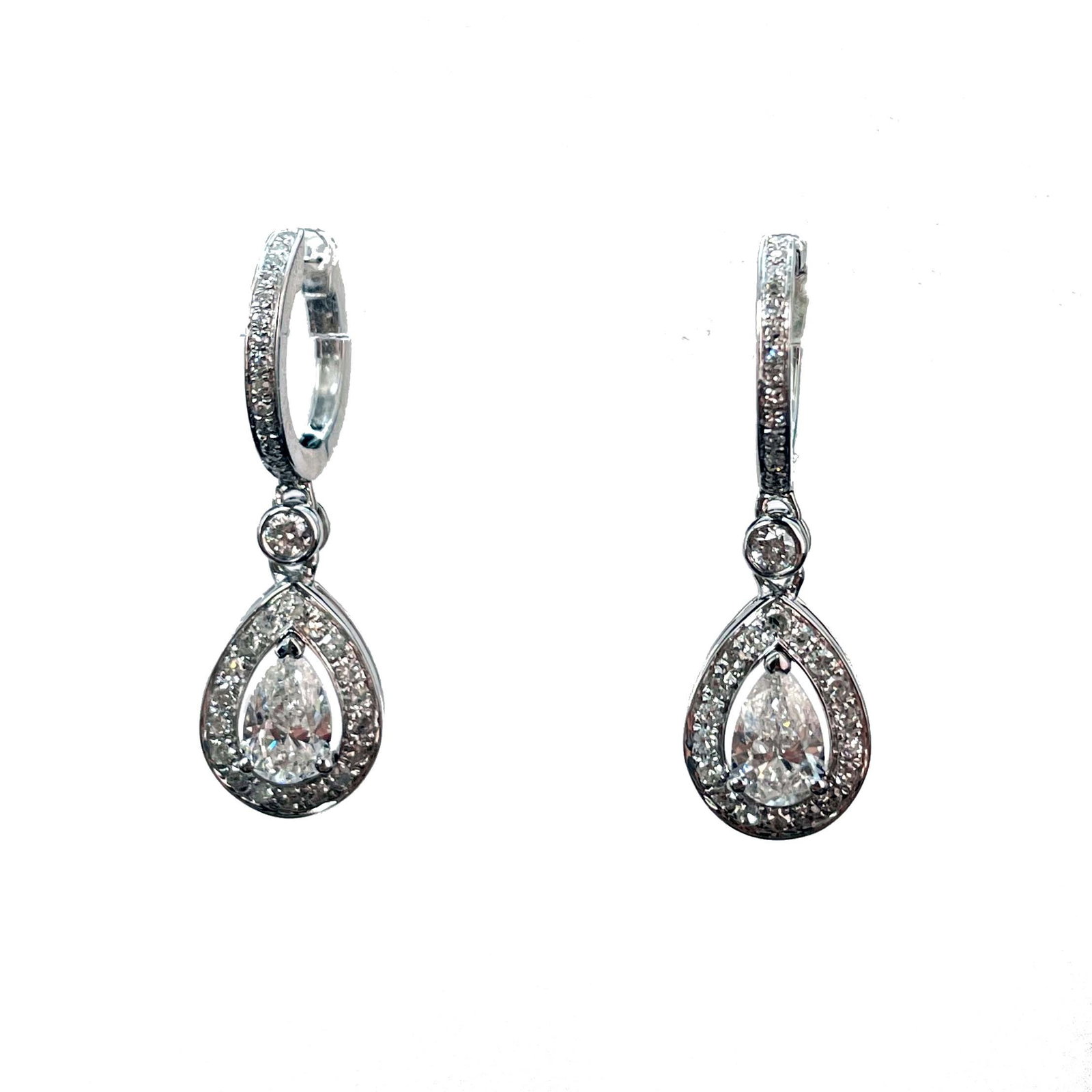 14k Gold 0.98 Ctw Natural H Diamond Earrings: Ref:230943500 // gold content:14k gold // main gemstone:diamond // shape:pear // carat weight:0. 6ct // clarity grade:vs-si // color:h // treatment:natural // // adjacent gemstone 2 : diamond // shape