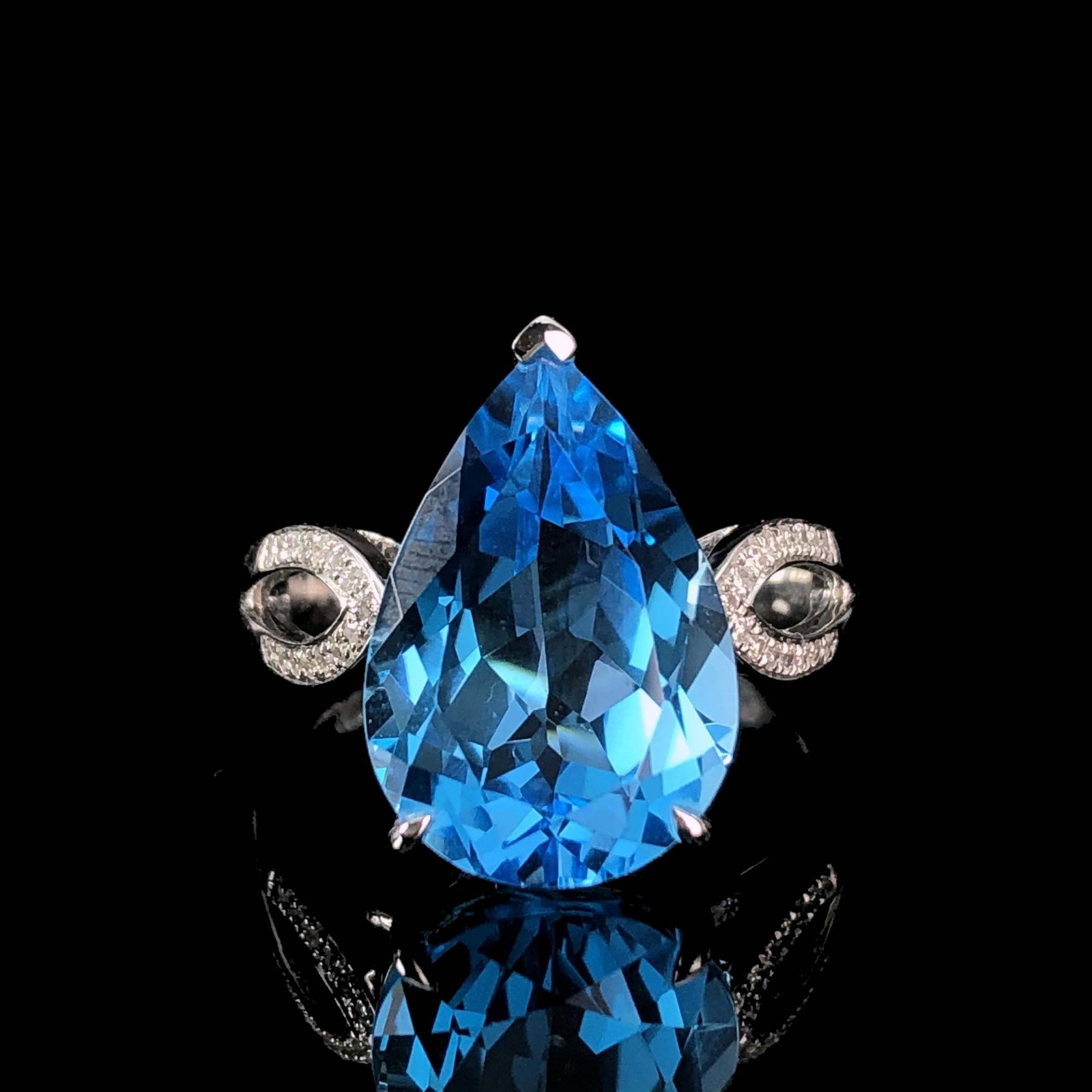 14k Gold 6.90 Ctw Natural Topaz & Diamond Ring: Ref:230943530 // gold content:14k gold // ring size:7. 25us // // main gemstone:topaz // shape:pear // carat weight:6. 79ct // color:blue // treatment:natural // // adjacent gemstone 2 : diamond