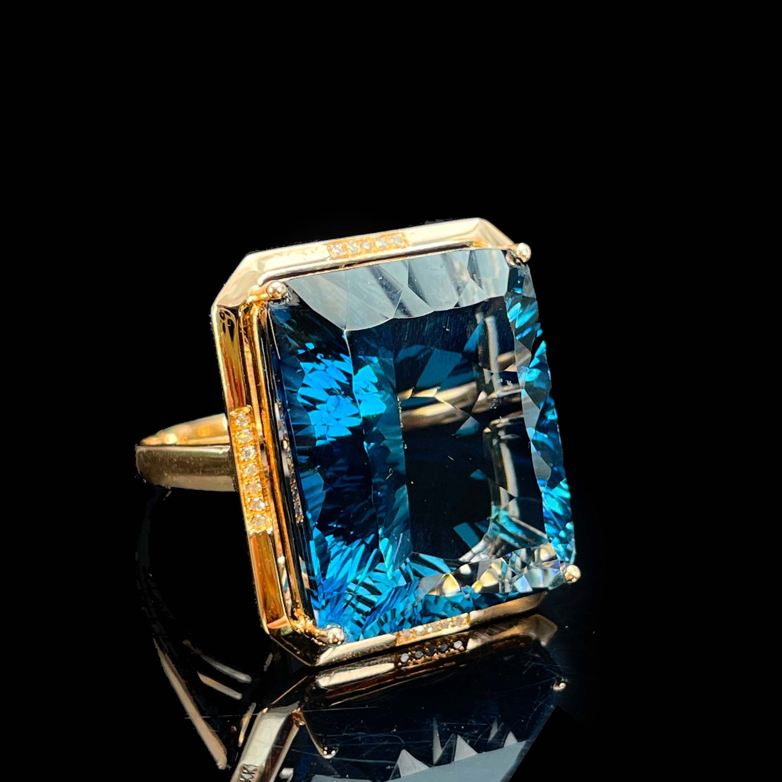 14k Gold 31 Ct Natural Topaz & Diamond Ring - 2