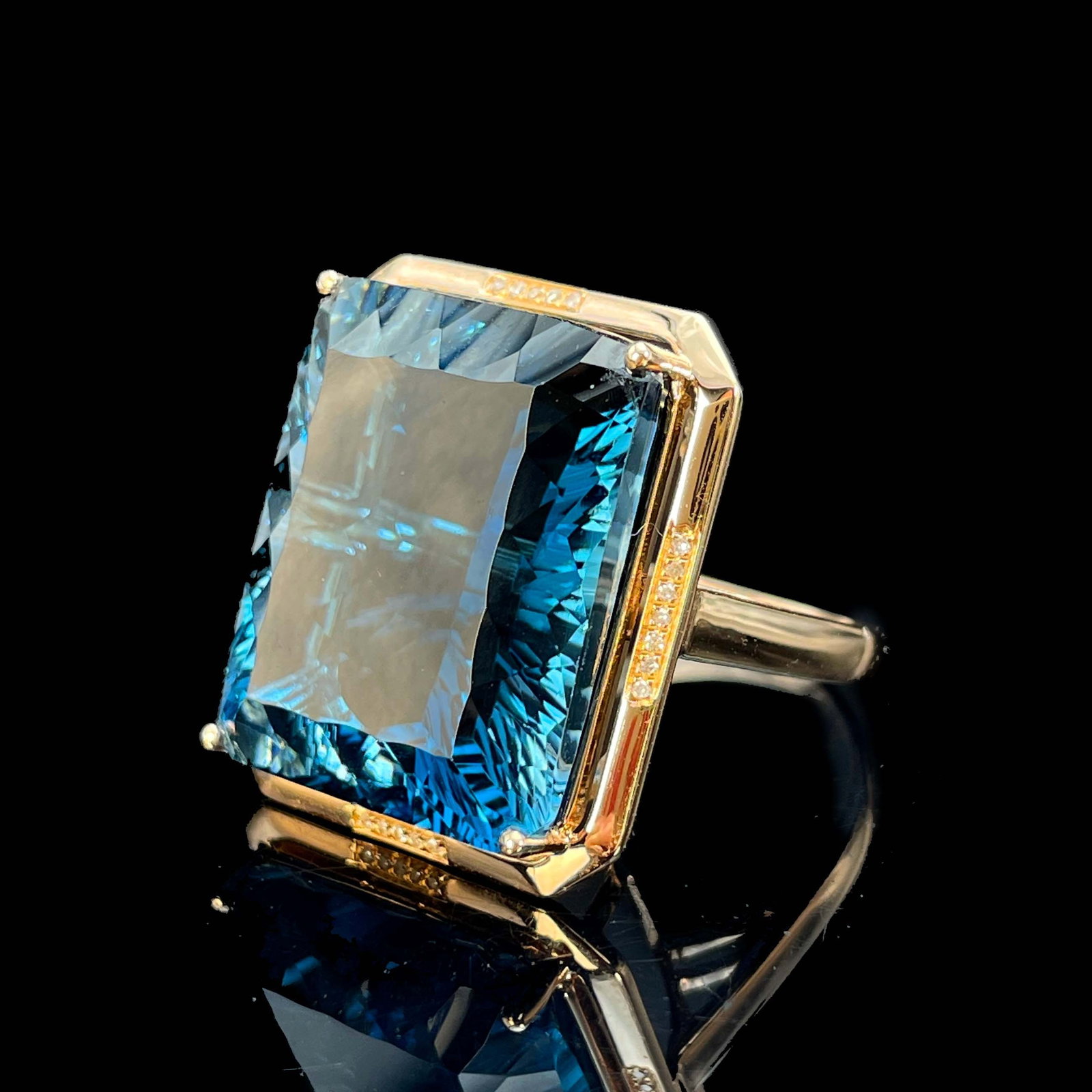 14k Gold 31 Ct Natural Topaz & Diamond Ring - 3