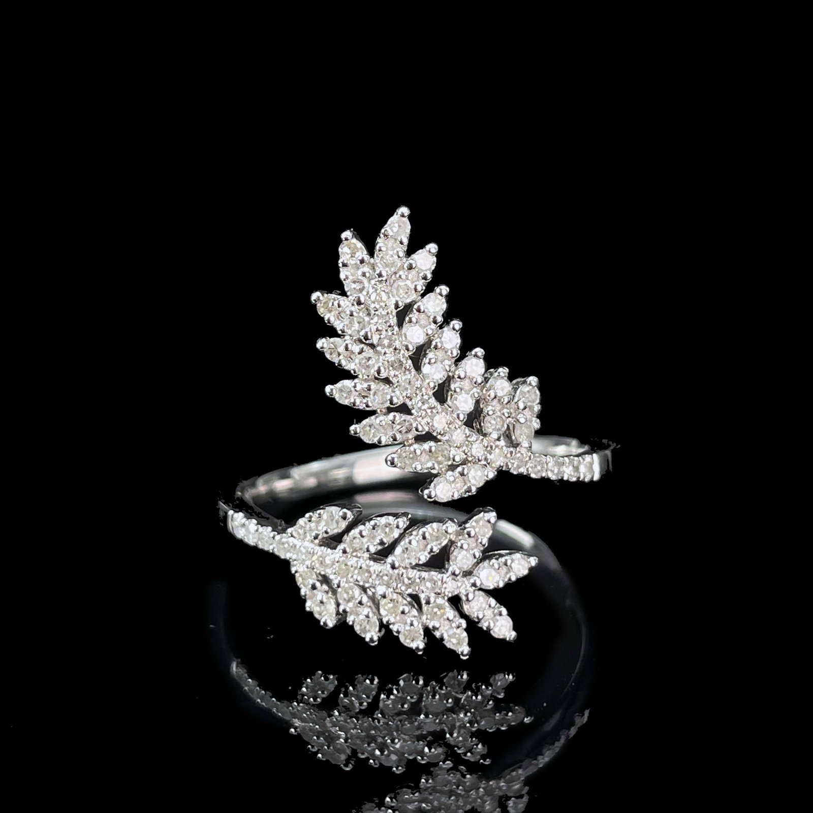 14k Gold 0.32 Ct Natural H Diamond Ring: Ref:230943562 // gold content:14k gold // ring size:7. 25us // // main gemstone:diamond // shape:round // carat weight:0. 32ct // clarity grade:vs-si // color:h // treatment:natural // cut grade:g