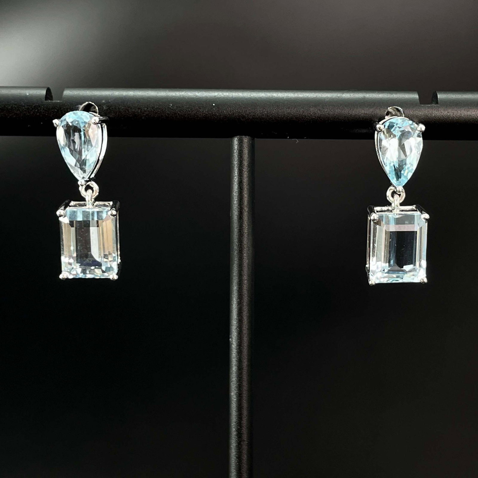 14k Gold 4.6 Ct Natural Aquamarine Earrings: Ref:230943569 // gold content:14k gold // main gemstone:aquamarine // shape:multiply // carat weight:4. 6ct // color:blue // treatment:natural // Low Estimate: 3700Condition: NewHigh Estimate: 5600