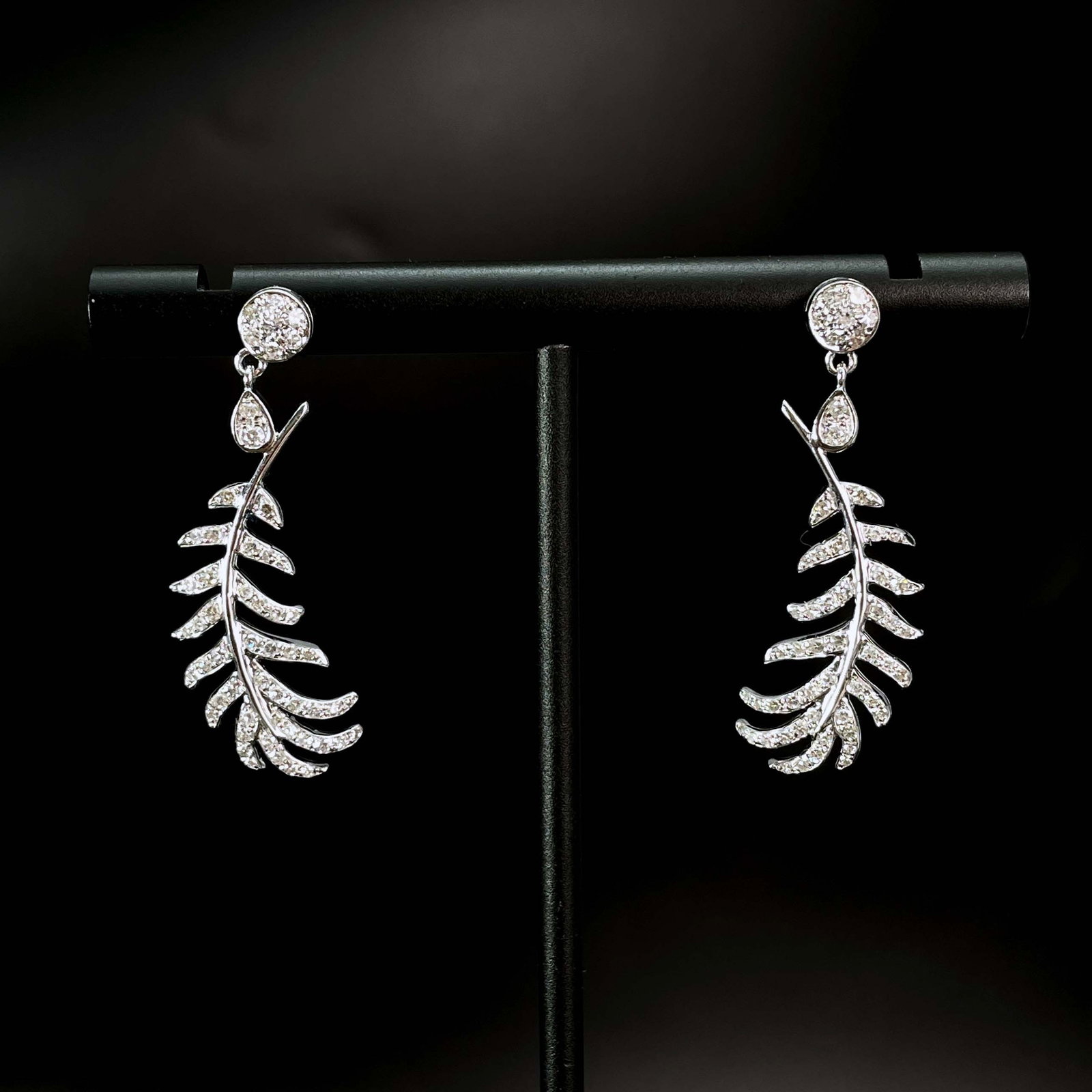 14k Gold 0.5 Ct Natural H Diamond Earrings: Ref:230943582 // gold content:14k gold // main gemstone:diamond // shape:round // carat weight:0. 5ct // clarity grade:vs-si // color:h // treatment:natural // cut grade:g // Low Estimate: