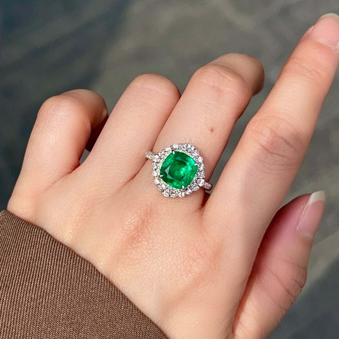 14k Gold 3.45 Ctw Vivid Green Natural Emerald & Diamond Ring - 5