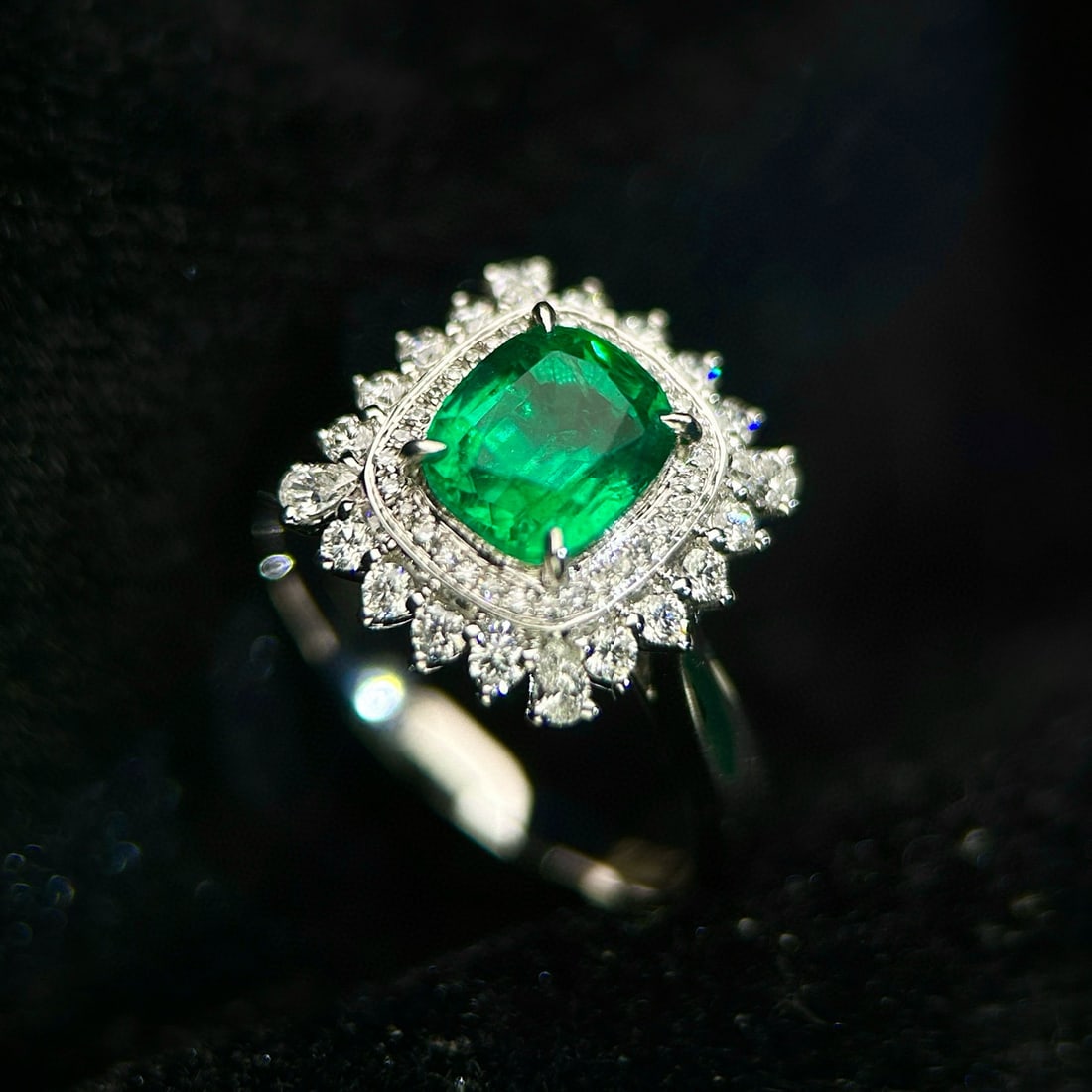 14k Gold 2.35 Ctw Vivid Green Natural Emerald & Diamond Ring - 2