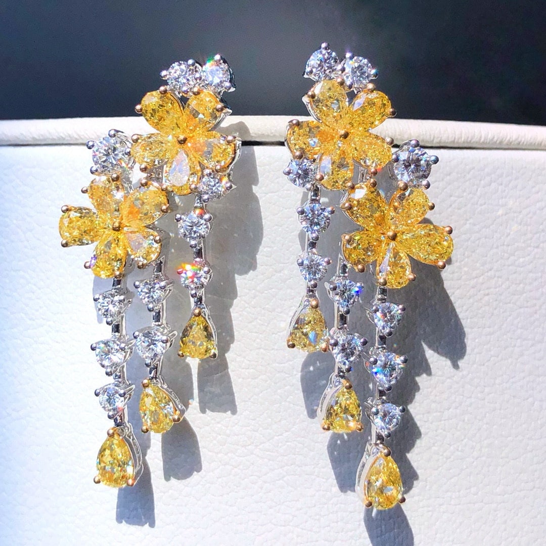 14k Gold 5.05 Ctw Natural Yellow Diamond & Diamond Earrings: Ref:230944035 // gold content:14k gold // main gemstone:yellow diamond // shape:pear // carat weight:4. 07ct // color:yellow // treatment:natural // // adjacent gemstone 2 : diamond // shape:round //