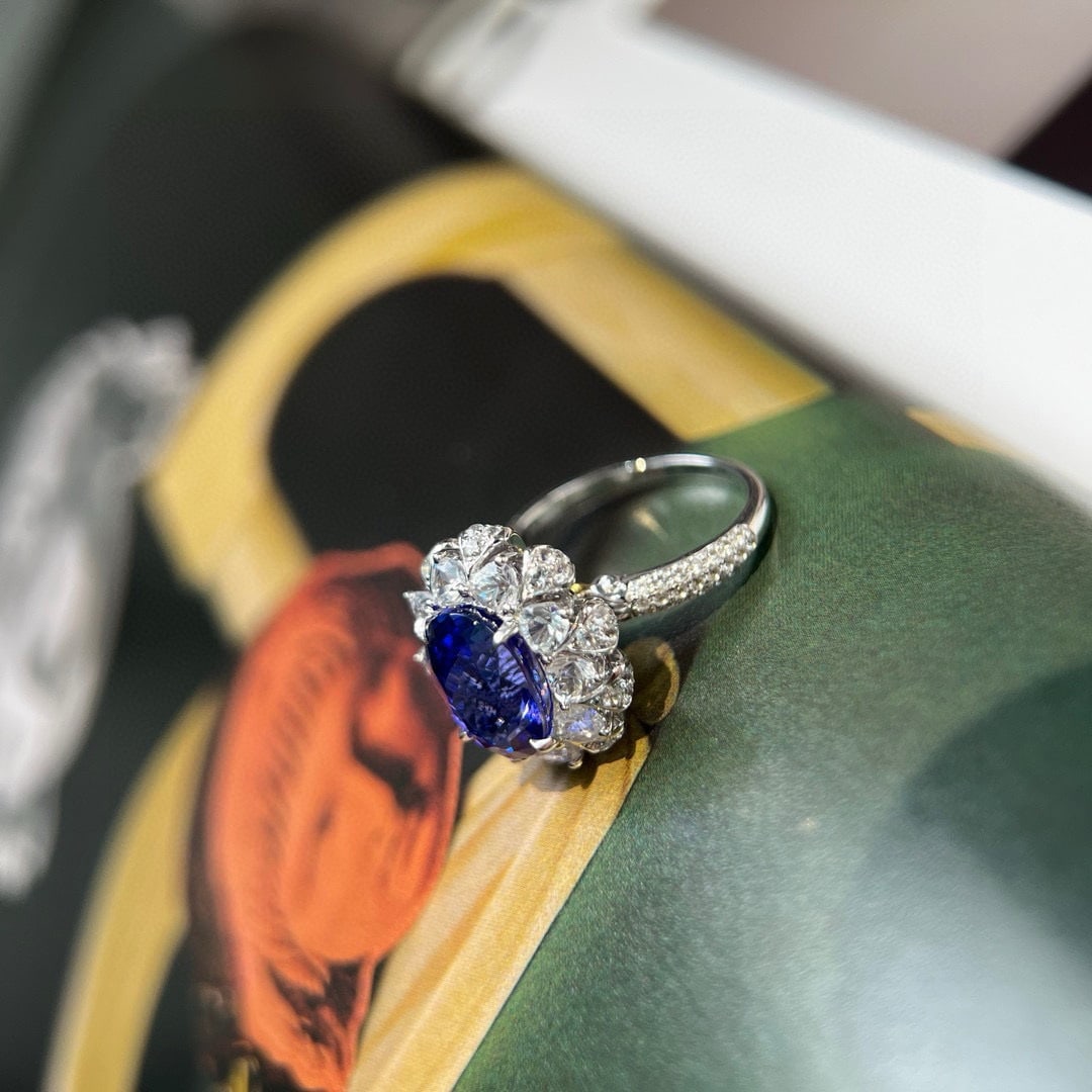 14k Gold 3.73 Ct Natural Tanzanite & Diamond & Sapphire Ring - 2