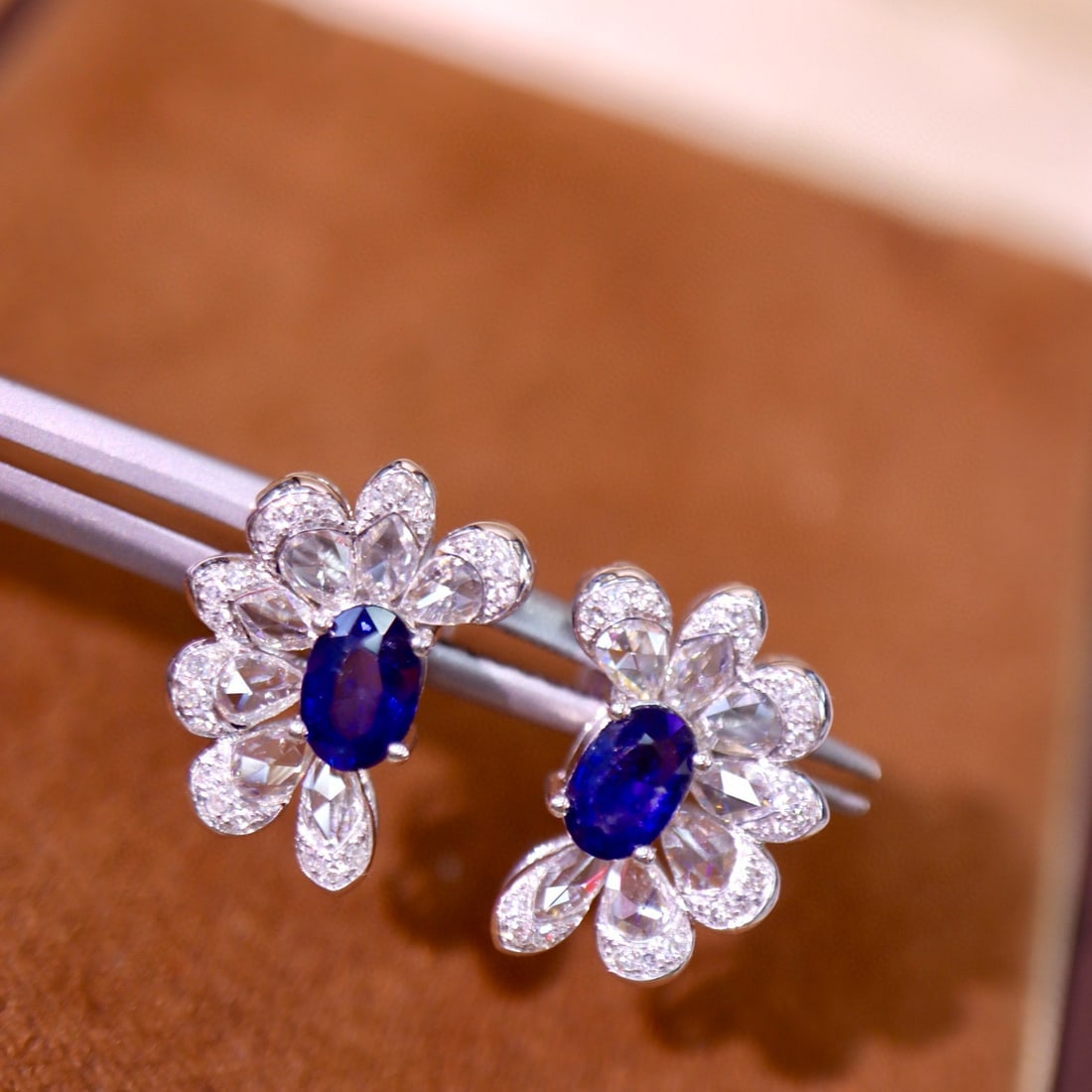 14k Gold 1.42 Ctw Natural Sapphire & Diamond Earrings: Ref:230944057 // gold content:14k gold // main gemstone:sapphire // shape:oval // carat weight:1. 0ct // color:blue // treatment:natural // // adjacent gemstone 2 : diamond // shape:multiply //