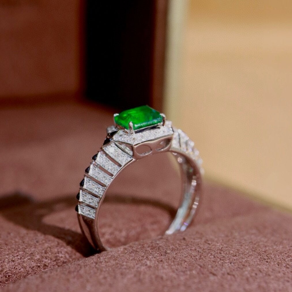 14k Gold 1.00 Ctw Vivid Green Natural Emerald & Diamond Ring - 3