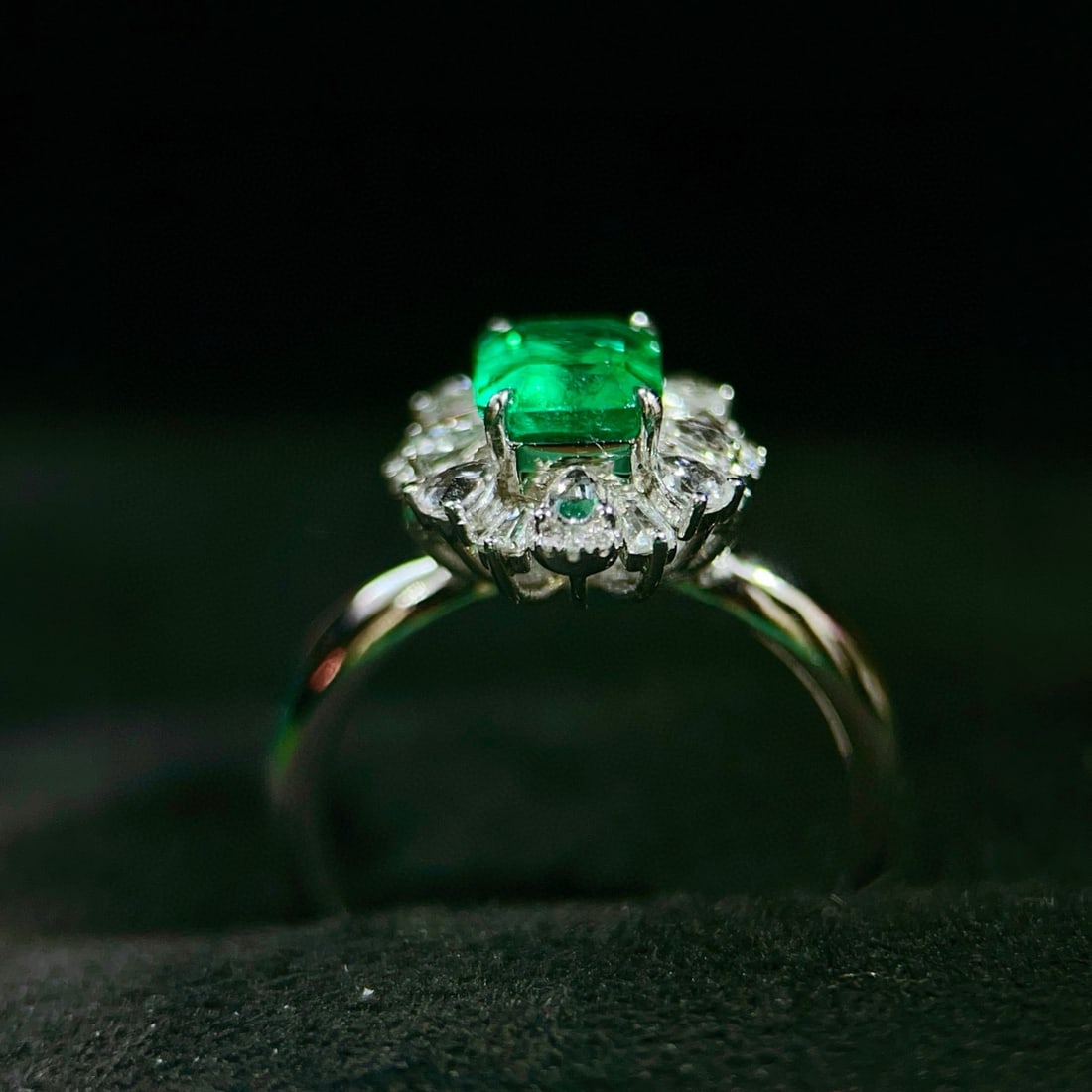 14k Gold 2.47 Ctw Vivid Green Natural Emerald & Diamond Ring - 3