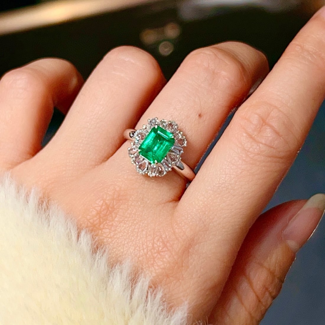 14k Gold 2.47 Ctw Vivid Green Natural Emerald & Diamond Ring - 5