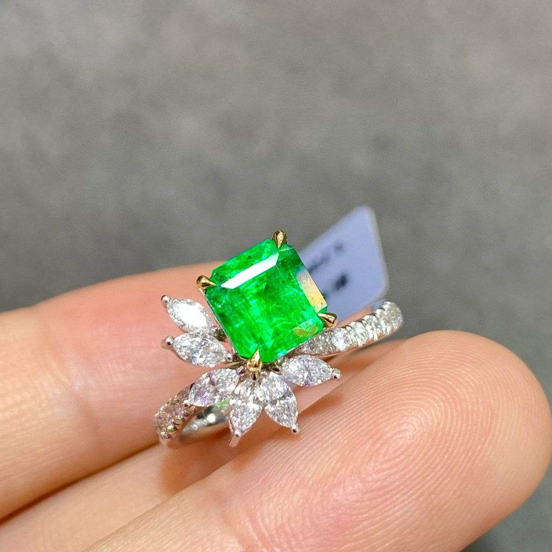 14k Gold 2.34 Ctw Vivid Green Natural Emerald & Diamond Ring - 5