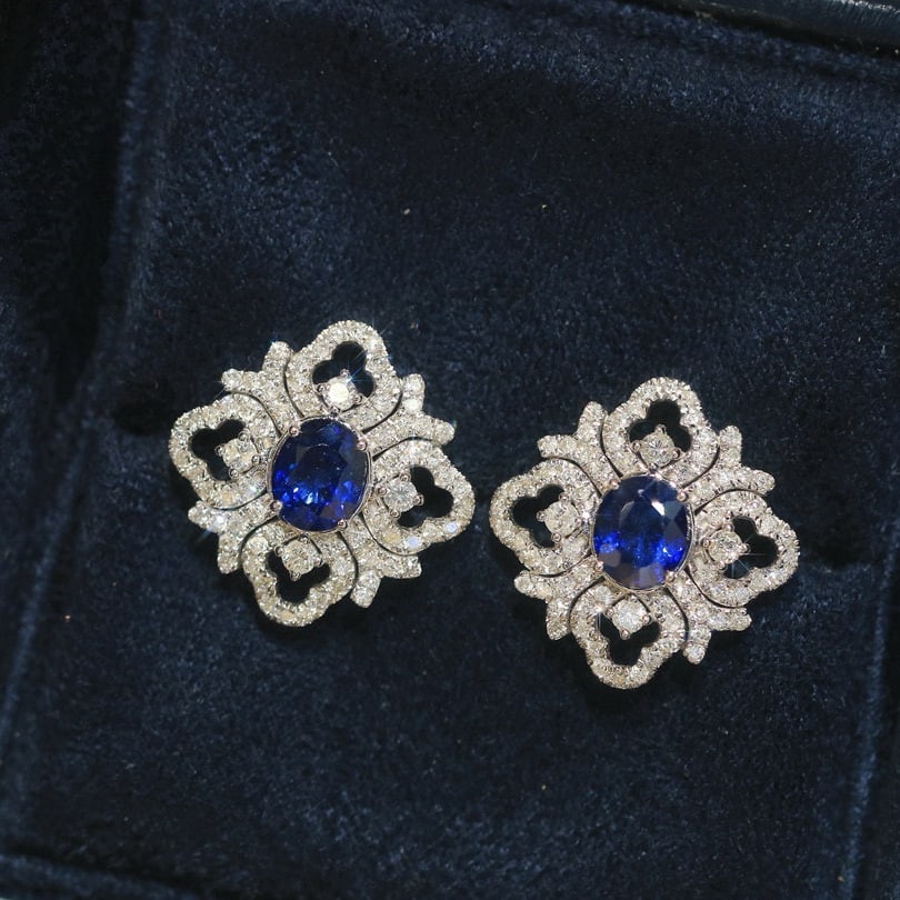 14k Gold 2.88 Ctw Natural Sapphire & Diamond Earrings: Ref:230944127 // gold content:14k gold // main gemstone:sapphire // shape:oval // carat weight:2ct // color:royal blue // treatment:natural // // adjacent gemstone 2 : diamond // shape:round //