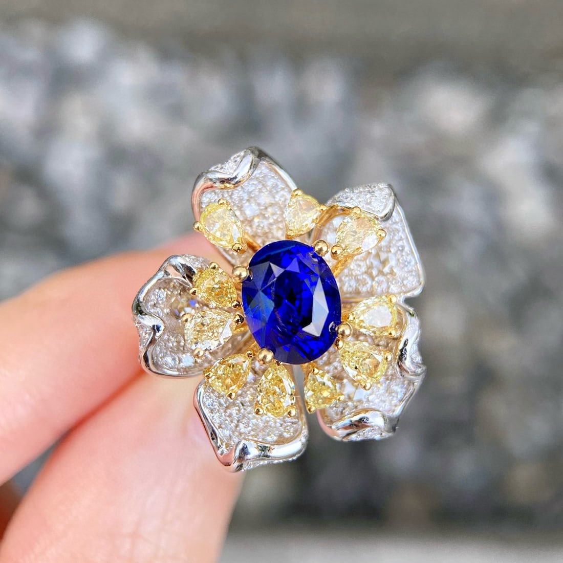 14k Gold 4.28 Ctw Natural Sapphire & Diamond & Flowers Ring: Ref:230944132 // gold content:14k gold // ring size:7. 25us // // main gemstone:sapphire // shape:oval // carat weight:2. 13ct // color:royal blue // treatment:natural // // adjacent gemstone 2 :