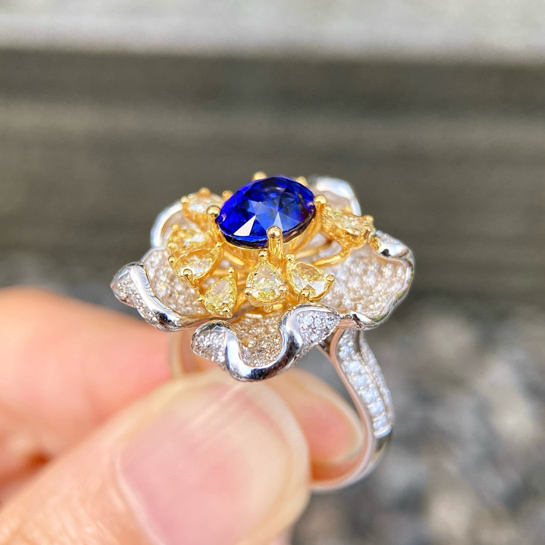 14k Gold 4.28 Ctw Natural Sapphire & Diamond & Flowers Ring - 2