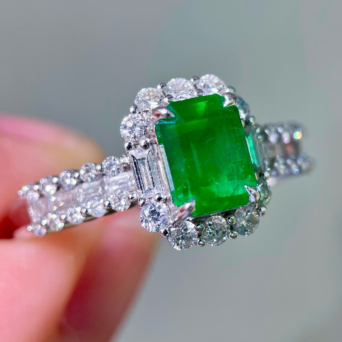 14k Gold 2.12 Ctw Vivid Green Natural Emerald & Diamond Ring - 2