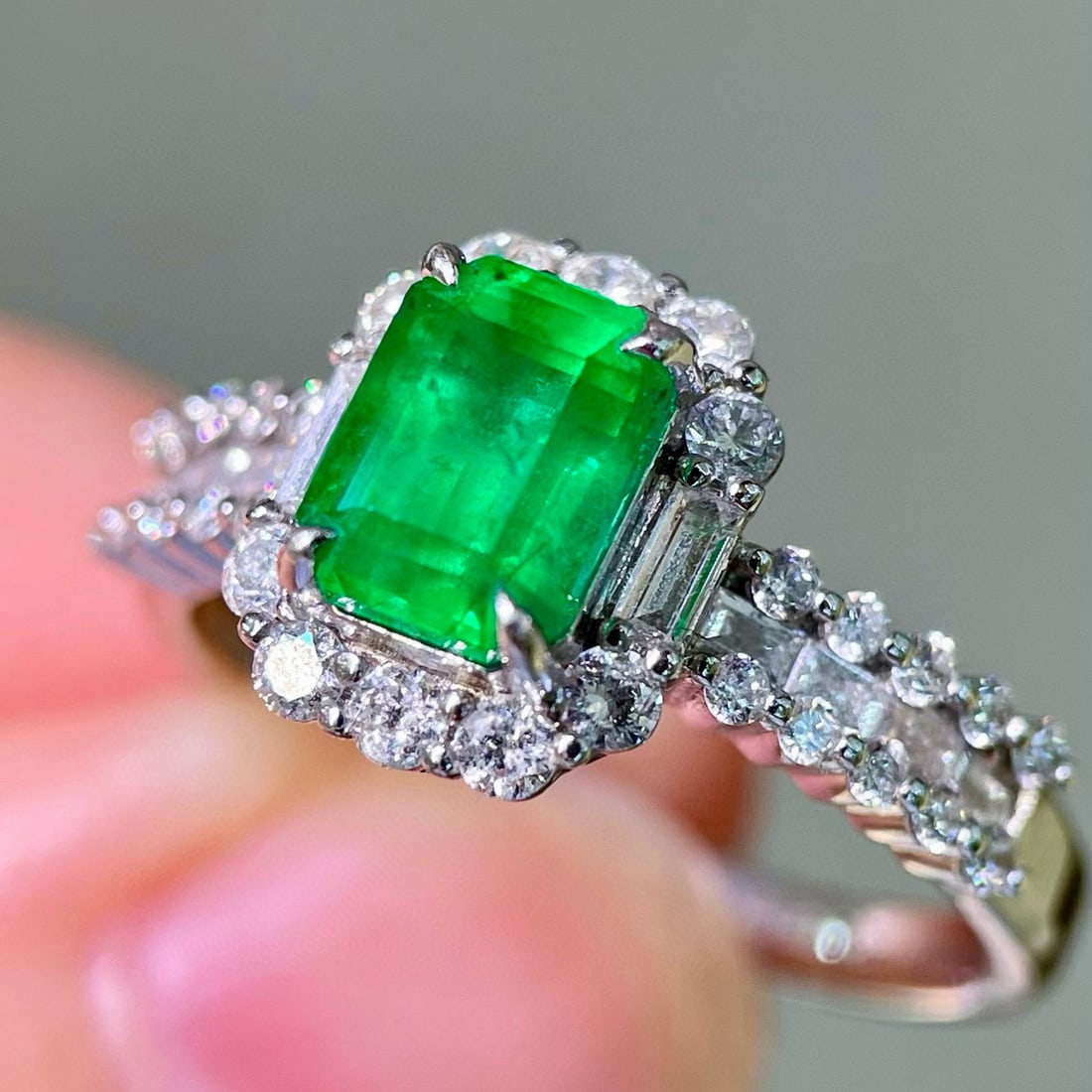 14k Gold 2.12 Ctw Vivid Green Natural Emerald & Diamond Ring - 3