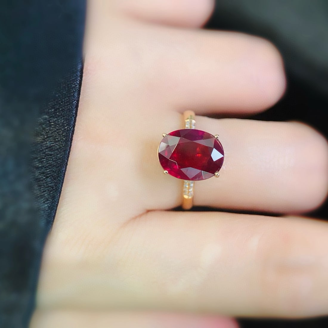 14k Gold 4.70 Ctw Natural Garnet & Diamond Ring - 2