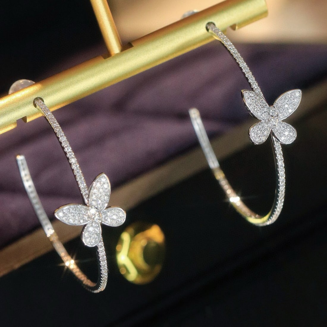 14k Gold 1 Ct Natural H Diamond & Butterfly Earrings: Ref:230944157 // gold content:14k gold // main gemstone:diamond // shape:round // carat weight:1ct // clarity grade:vs-si // color:h // treatment:natural // cut grade:g // Low Estimate: