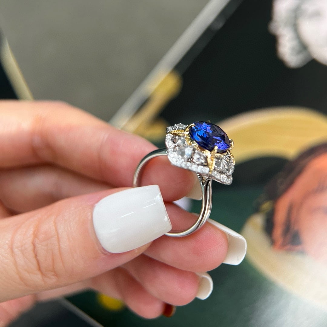 14k Gold 5.0 Ct Natural Tanzanite & Sapphire & Diamond Ring - 2