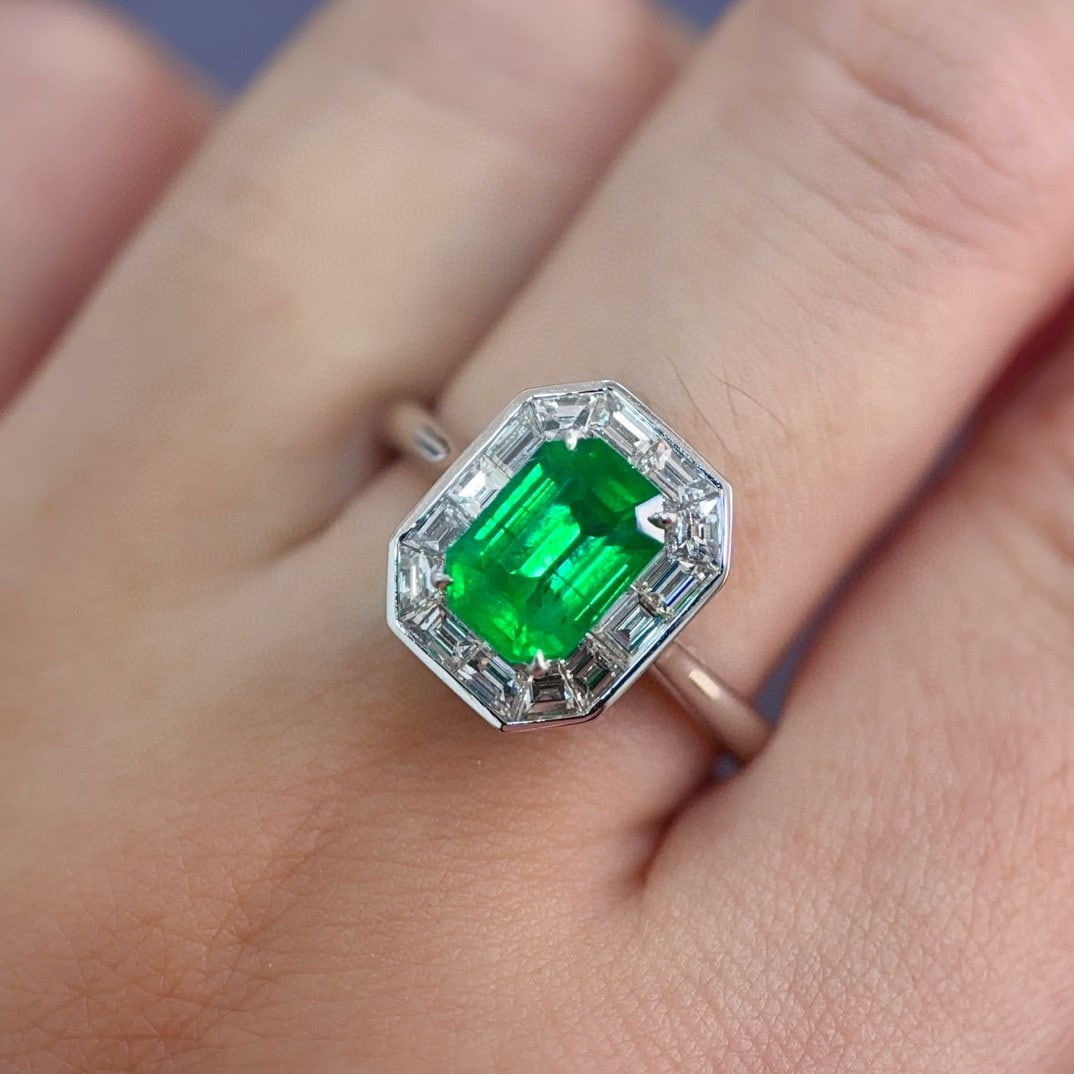 14k Gold 2.24 Ctw Vivid Green Natural Emerald & Diamond Ring - 4