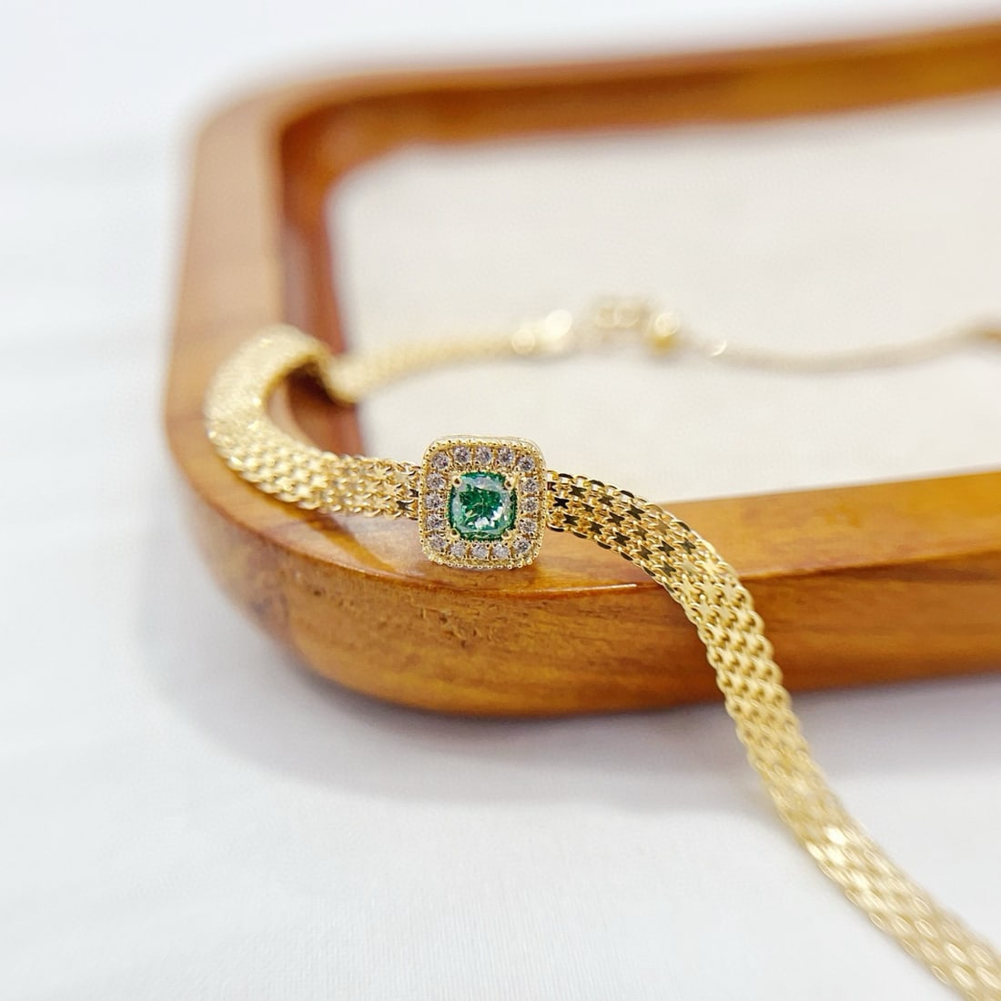 14k Gold 0.34 Ctw Natural Green Diamond & Diamond Bracelet - 2